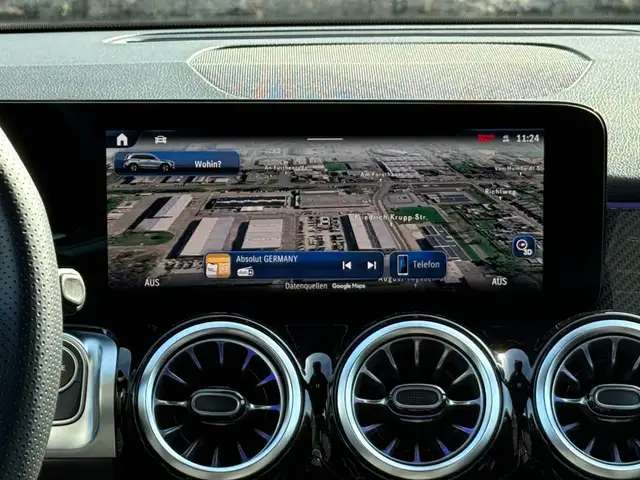 Mercedes-Benz GLB view 12
