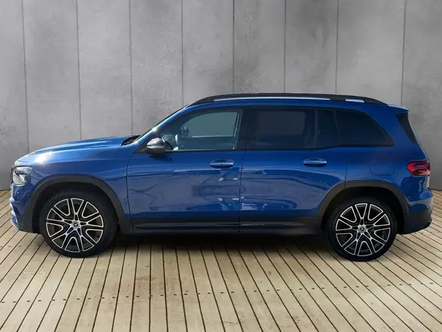 Mercedes-Benz GLB view 2