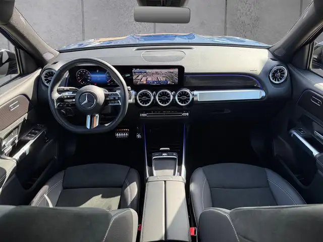 Mercedes-Benz GLB view 4