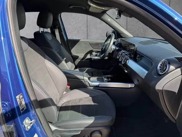 Mercedes-Benz GLB view 5