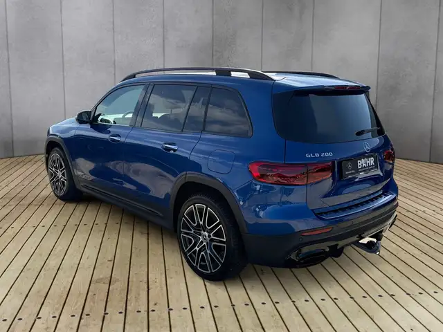 Mercedes-Benz GLB view 3