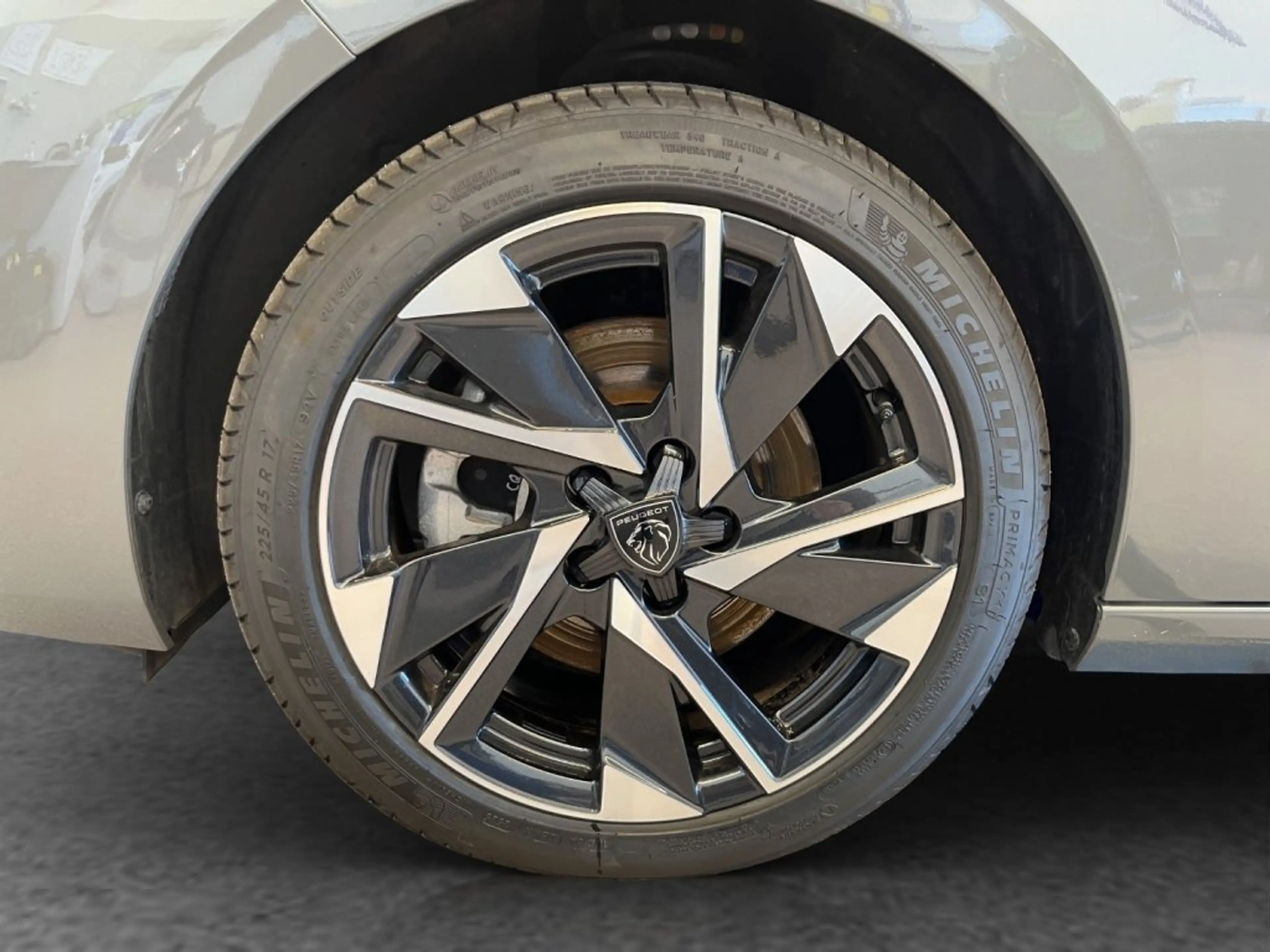 Peugeot 308 Allure MHEV 145 e-DCS6 — photo 20