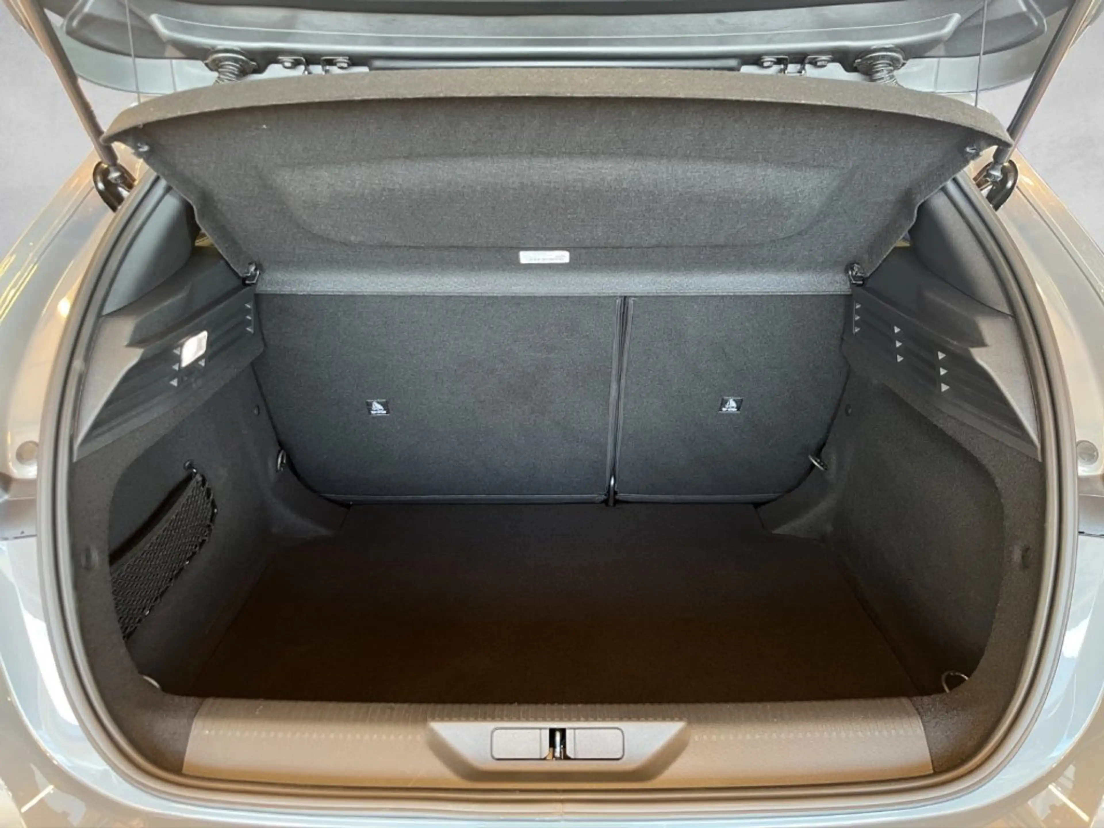 Peugeot 308 Allure MHEV 145 e-DCS6 — photo 18