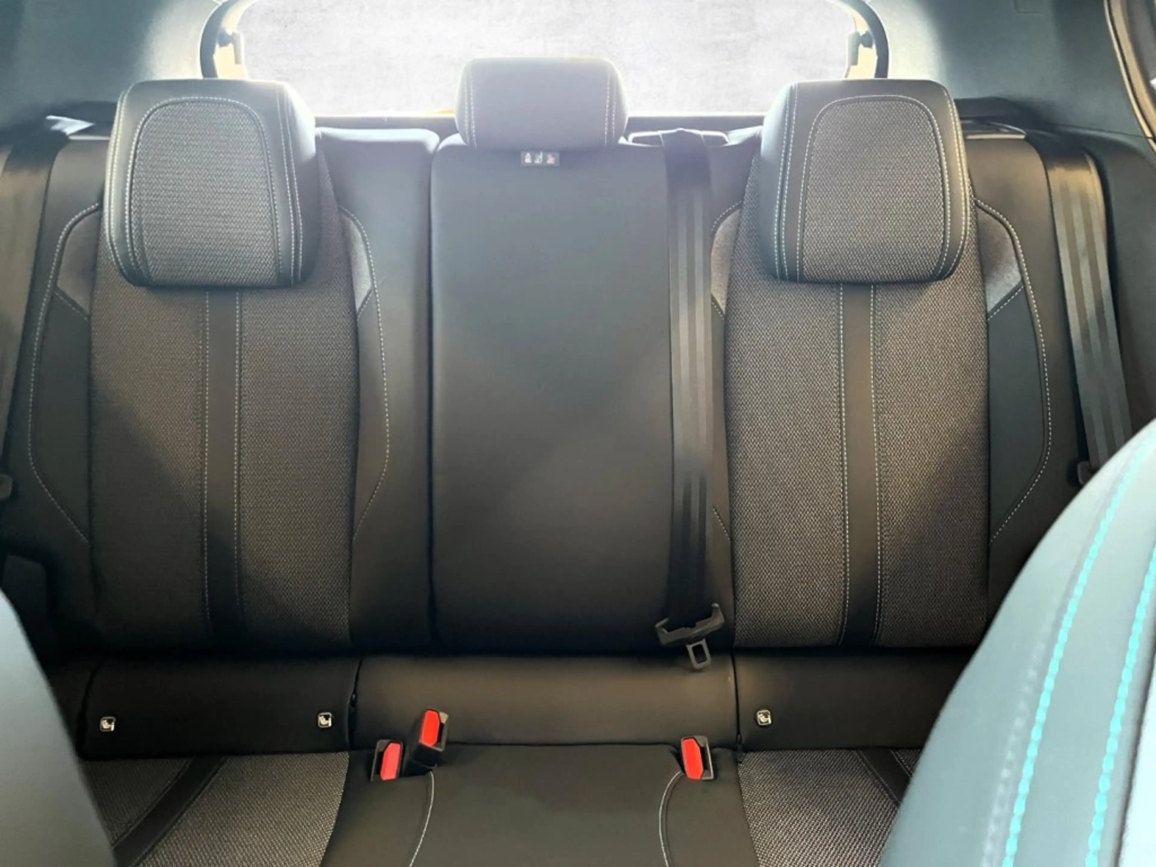 Peugeot 308 Allure MHEV 145 e-DCS6 — photo 13