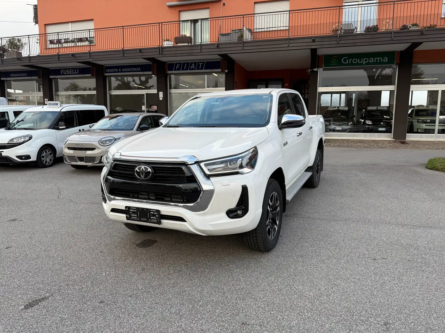 Toyota Hilux Hilux 2.8 d-4d 48V double cab Executive auto Bianco - 1