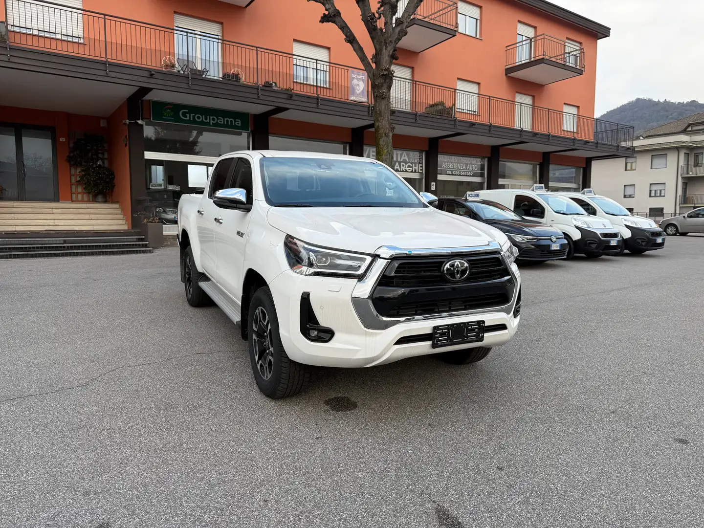 Toyota Hilux Hilux 2.8 d-4d 48V double cab Executive auto Bianco - 2