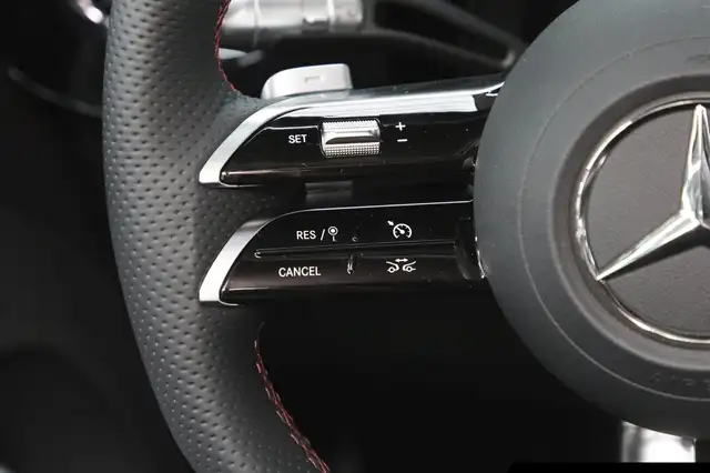 Mercedes-Benz GLB view 14