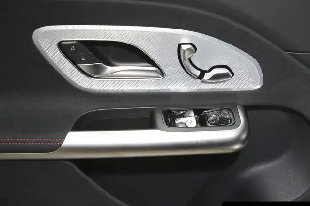 Mercedes-Benz GLB view 13