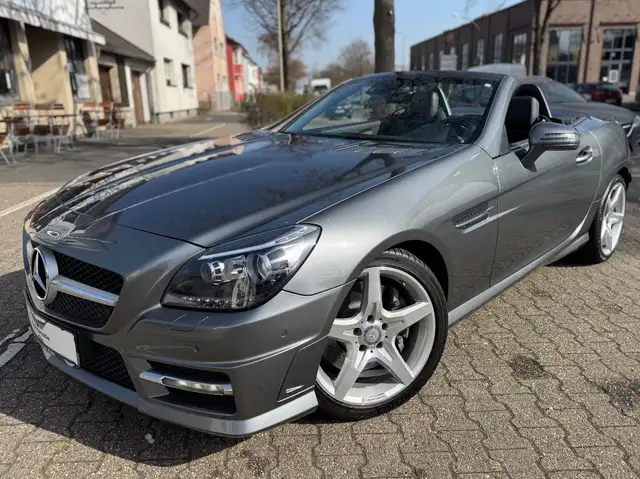 Mercedes-Benz SLK 300 *1.HAND*AMG PLUS*PANO*LEDER*AIRSCARF*F1*