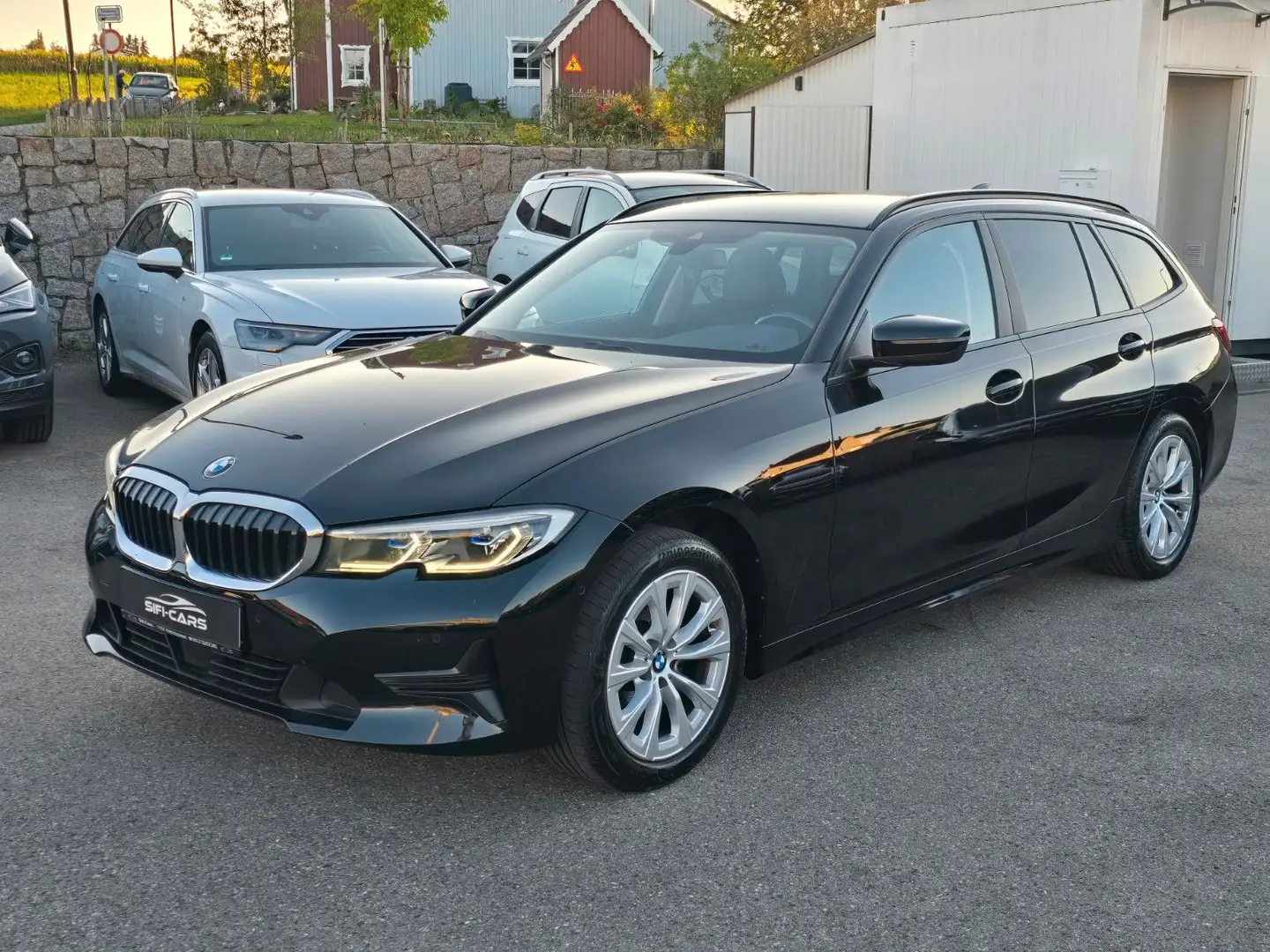 BMW 320 d Touring*LIVE*NAVI*LEDER*LASER*AHK*ALU*SHZ* Noir - 2
