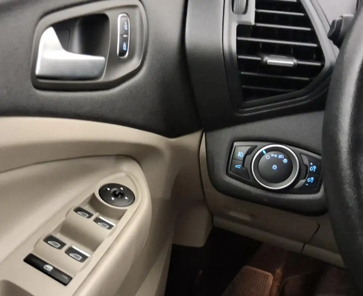 Ford Escape снимка Ford Escape