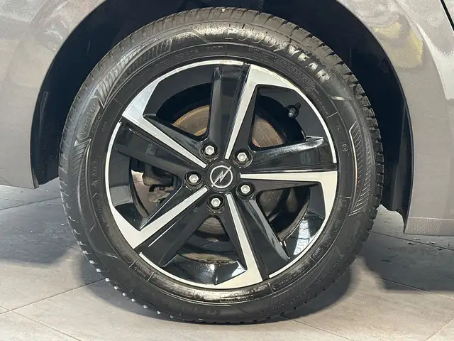 Opel Astra view 3