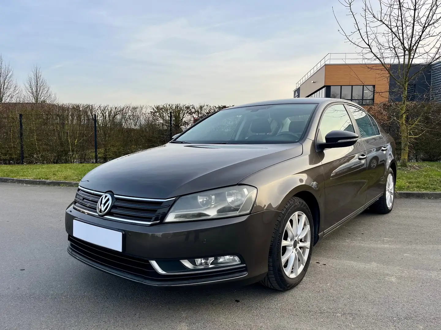 Volkswagen Passat 1.6 TDI 105 CR FAP BlueMotion Technology Business Brun - 1