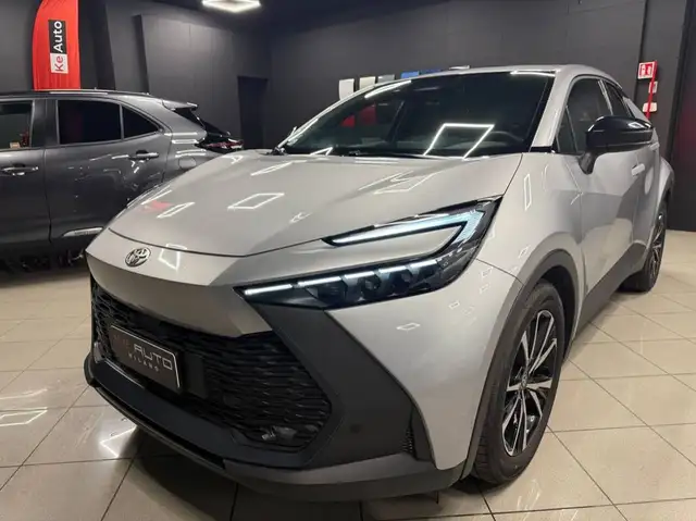 Toyota C-HR view 4