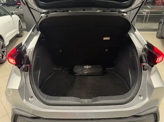 Toyota C-HR view 8
