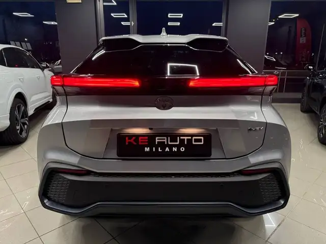Toyota C-HR view 6