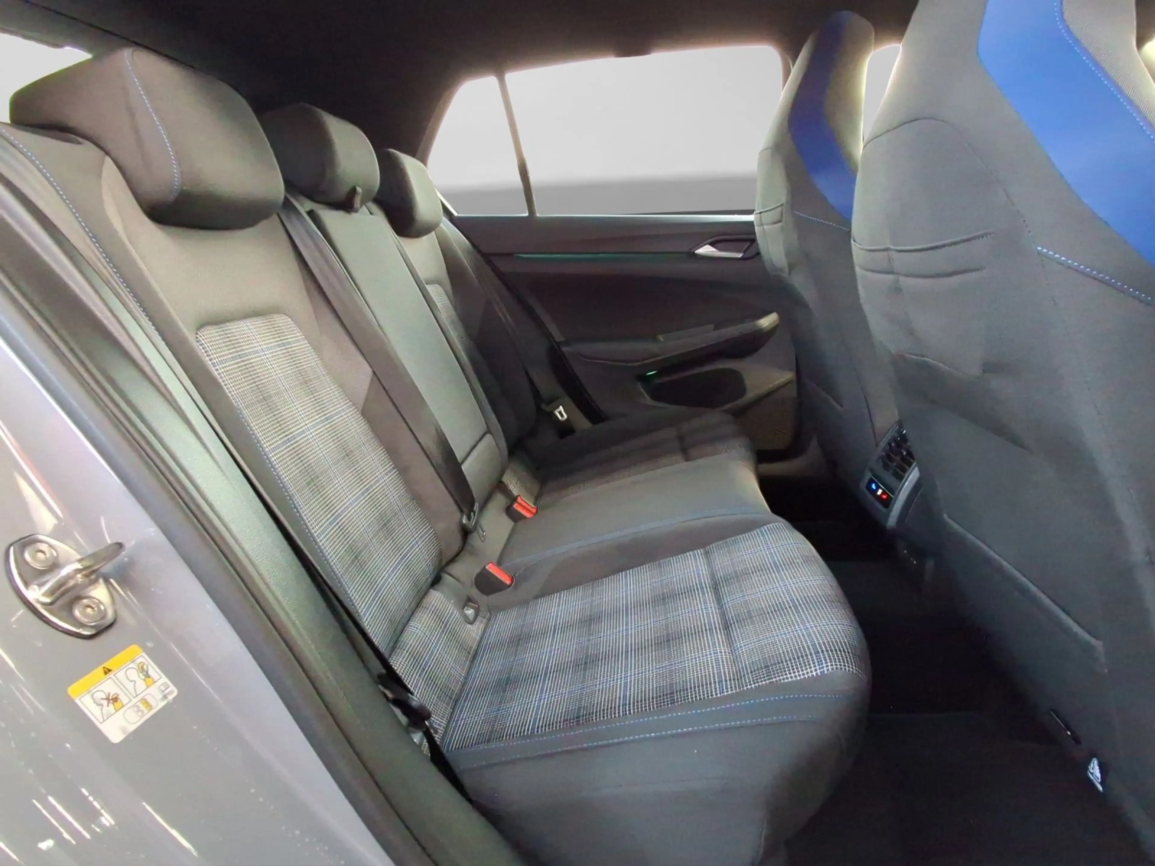 Volkswagen Golf GTE GTE BLACK PANO IQ.LIGHT LM18 HuD — photo 6