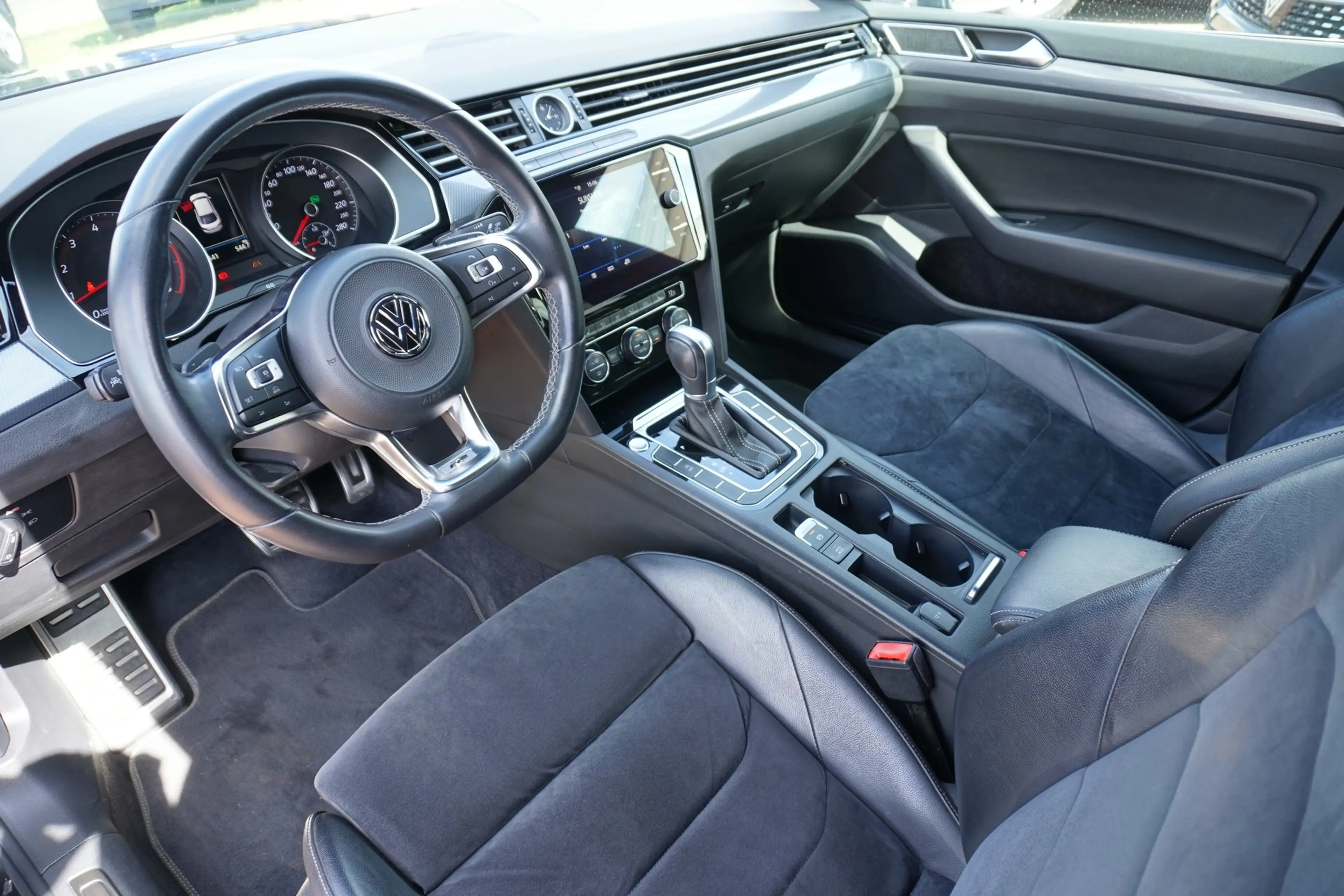 Volkswagen Arteon 2.0 R-Line DSG LED Navi 4x Sitzheizung — photo 10
