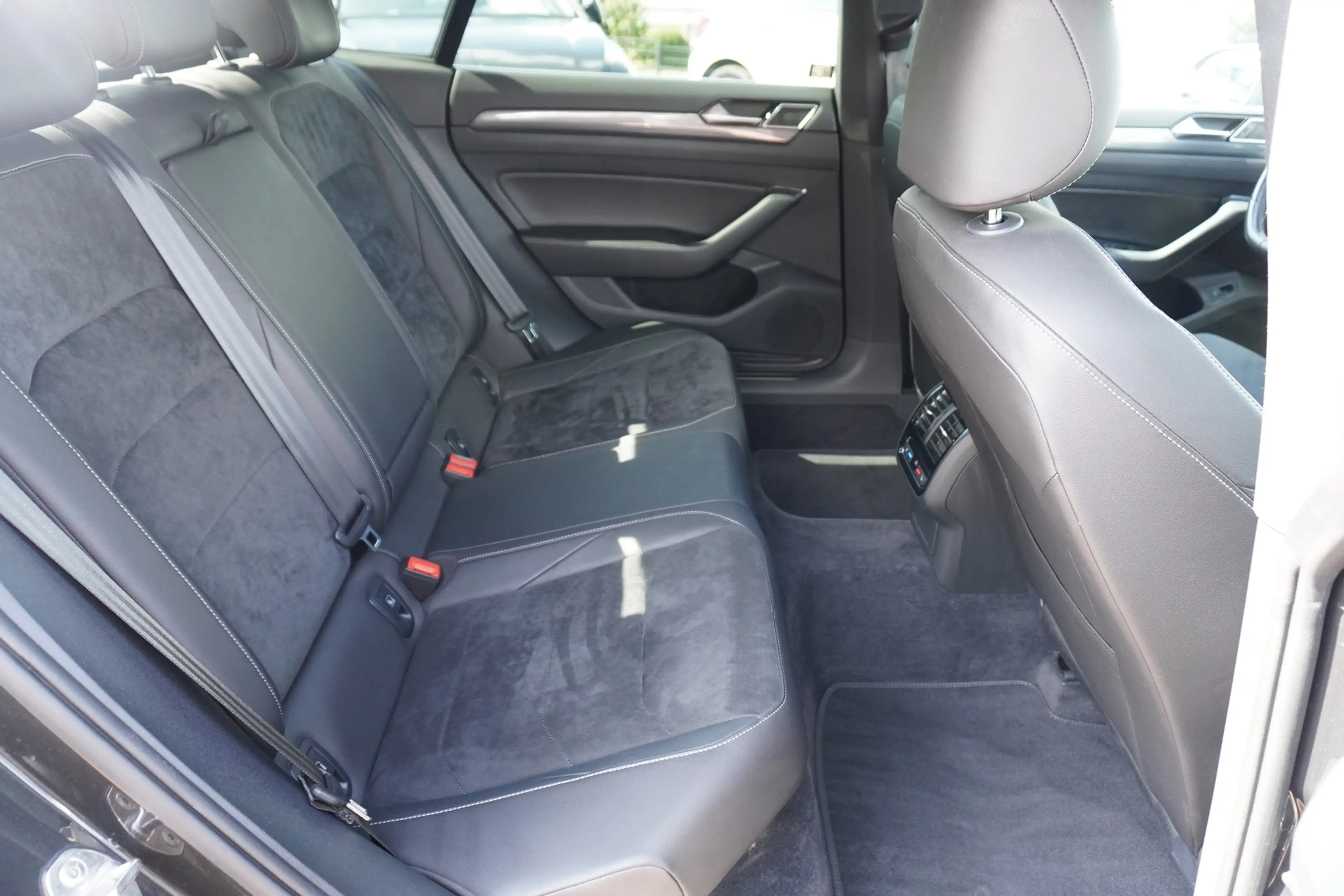 Volkswagen Arteon 2.0 R-Line DSG LED Navi 4x Sitzheizung — photo 13