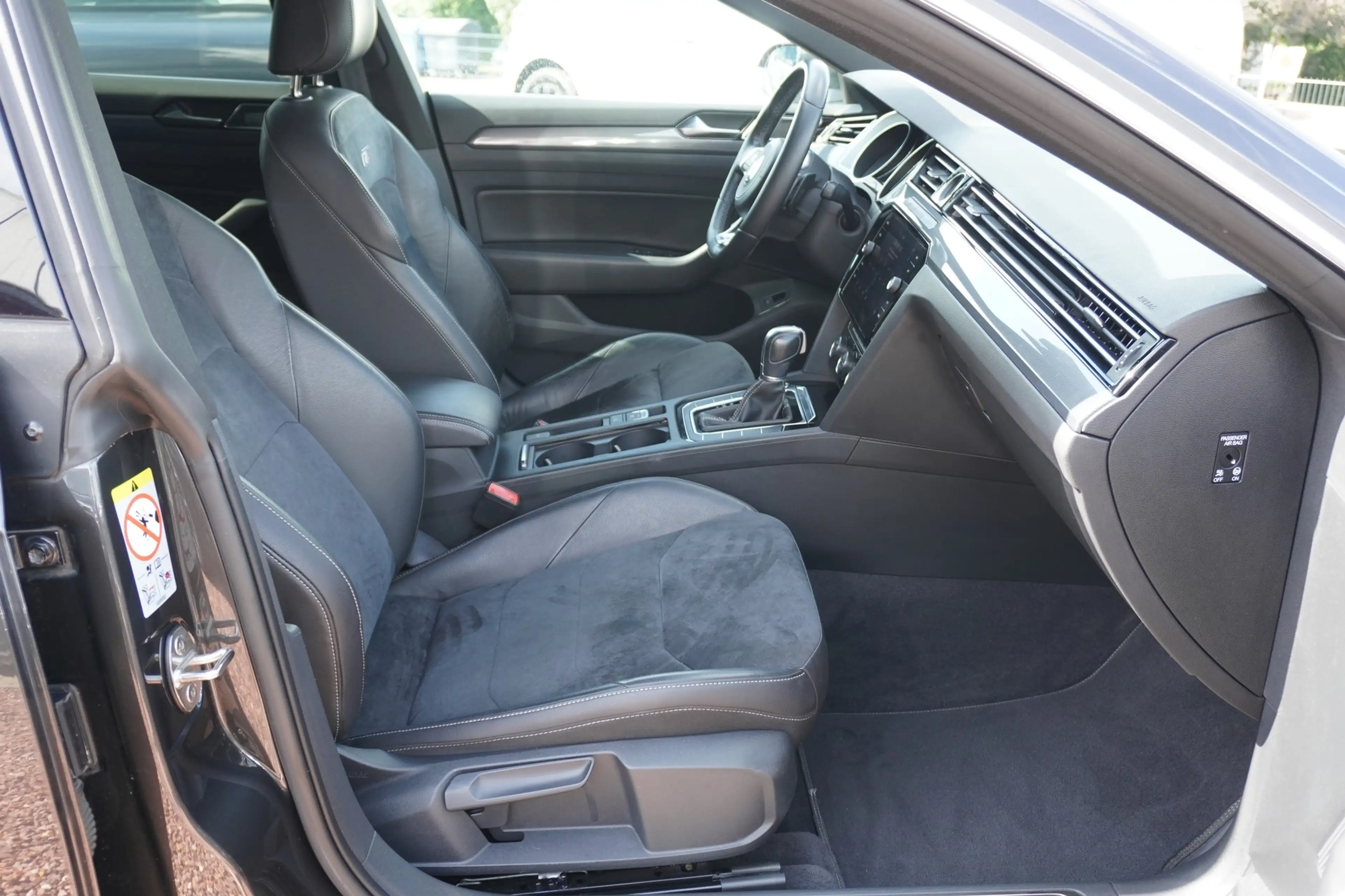 Volkswagen Arteon 2.0 R-Line DSG LED Navi 4x Sitzheizung — photo 12