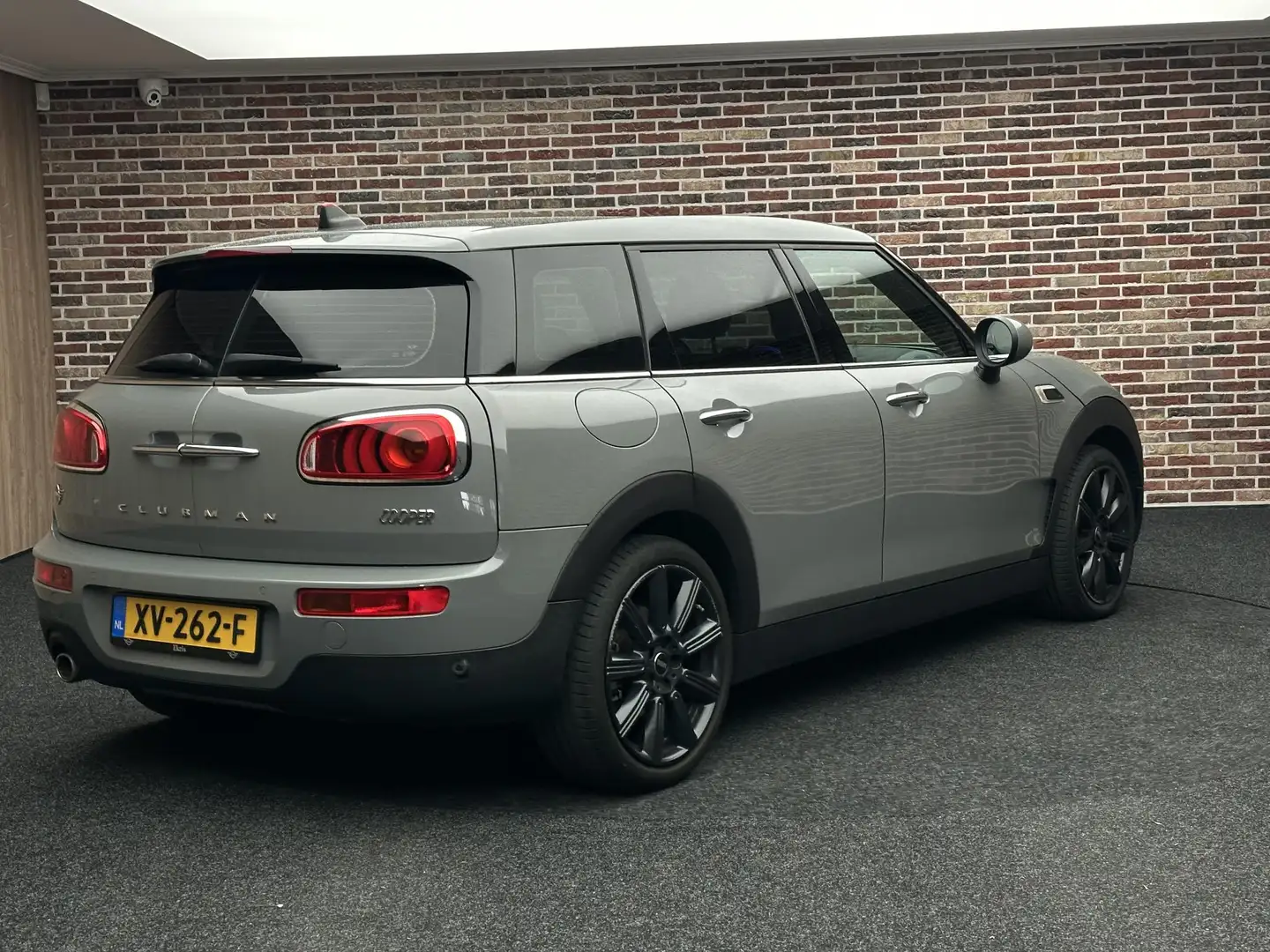 MINI Cooper Clubman 1.5 Business Edition Navi Sfeer NL Auto Dealer Ond Gris - 2