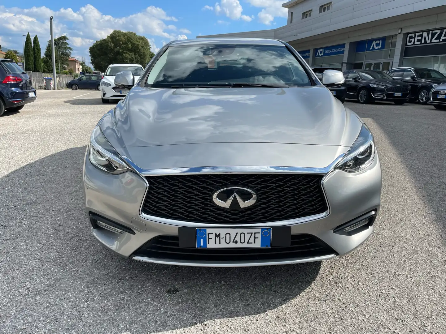 Infiniti Q30 Q30 1.5d Business 109cv dct - 1