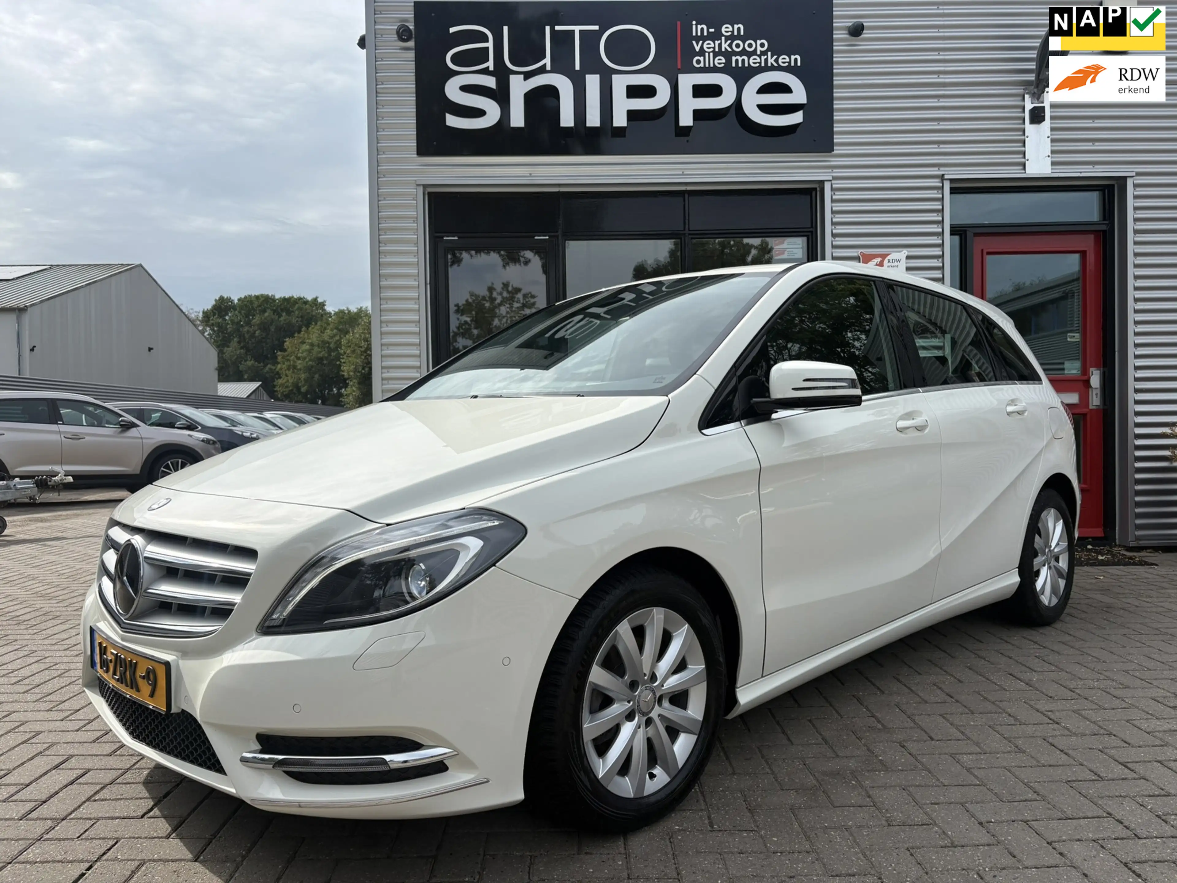 Mercedes-Benz B 180 Ambition -AUTOMAAT-DEALER ONDERHOUDEN-1STE EIGENAA