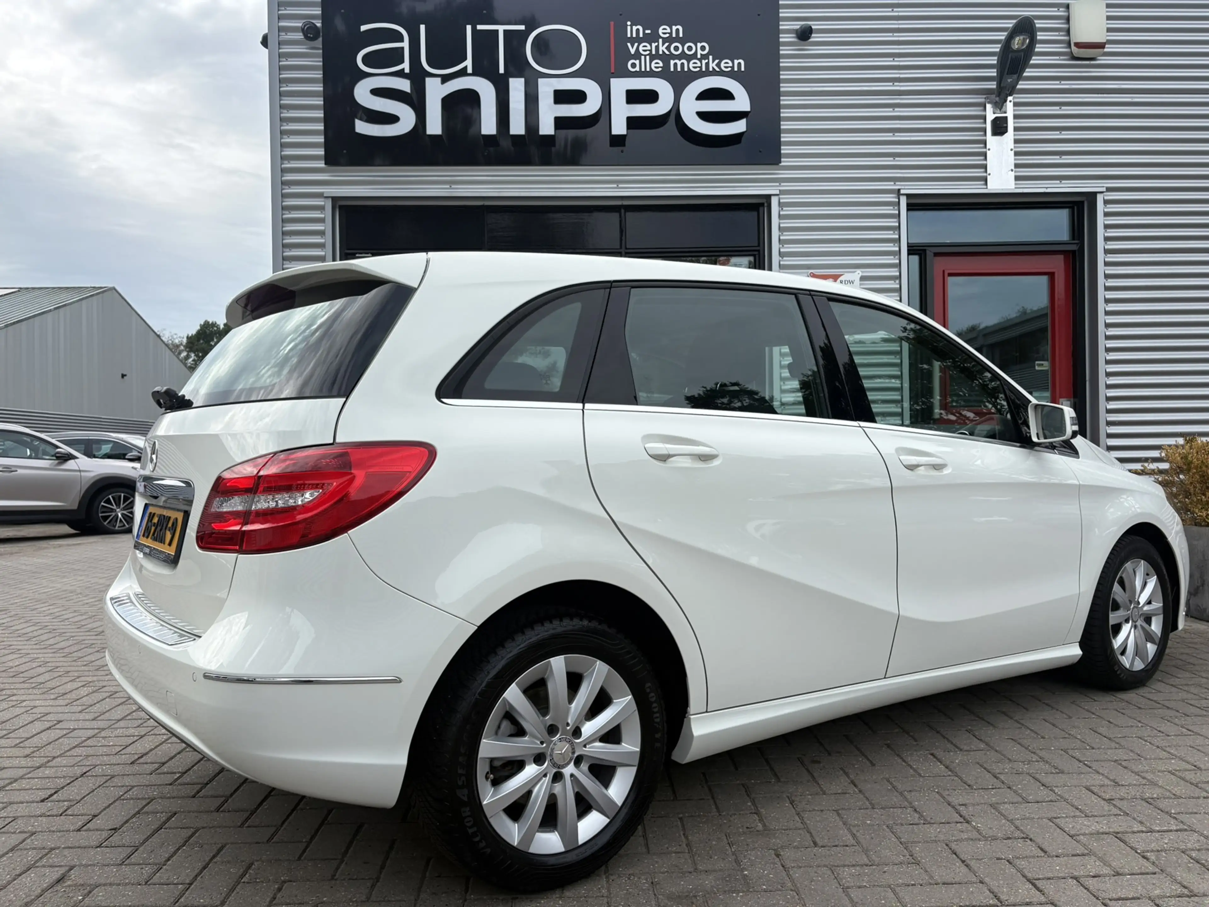 Mercedes-Benz B 180 Ambition -AUTOMAAT-DEALER ONDERHOUDEN-1STE EIGENAA — photo 4