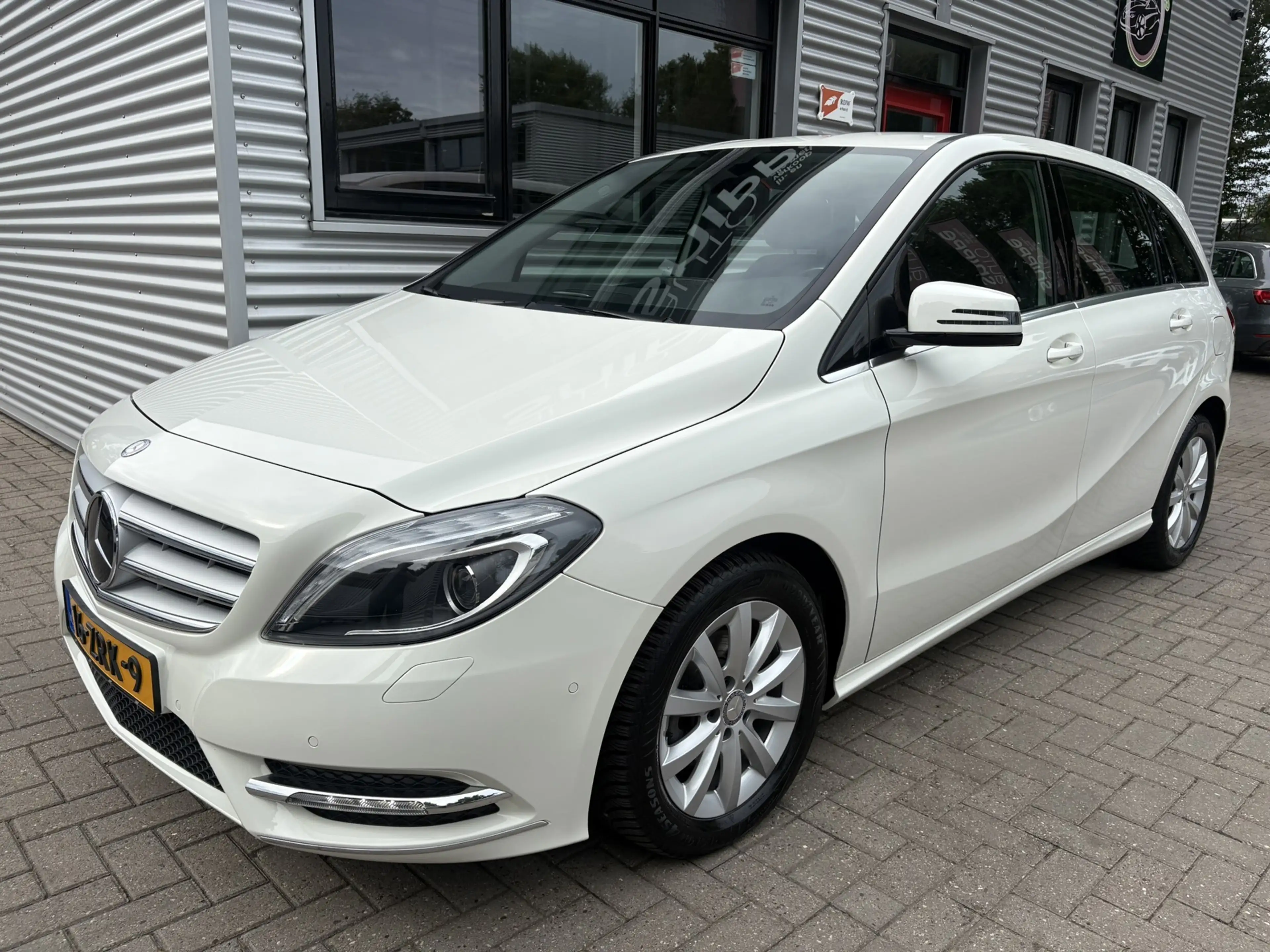 Mercedes-Benz B 180 Ambition -AUTOMAAT-DEALER ONDERHOUDEN-1STE EIGENAA — photo 31