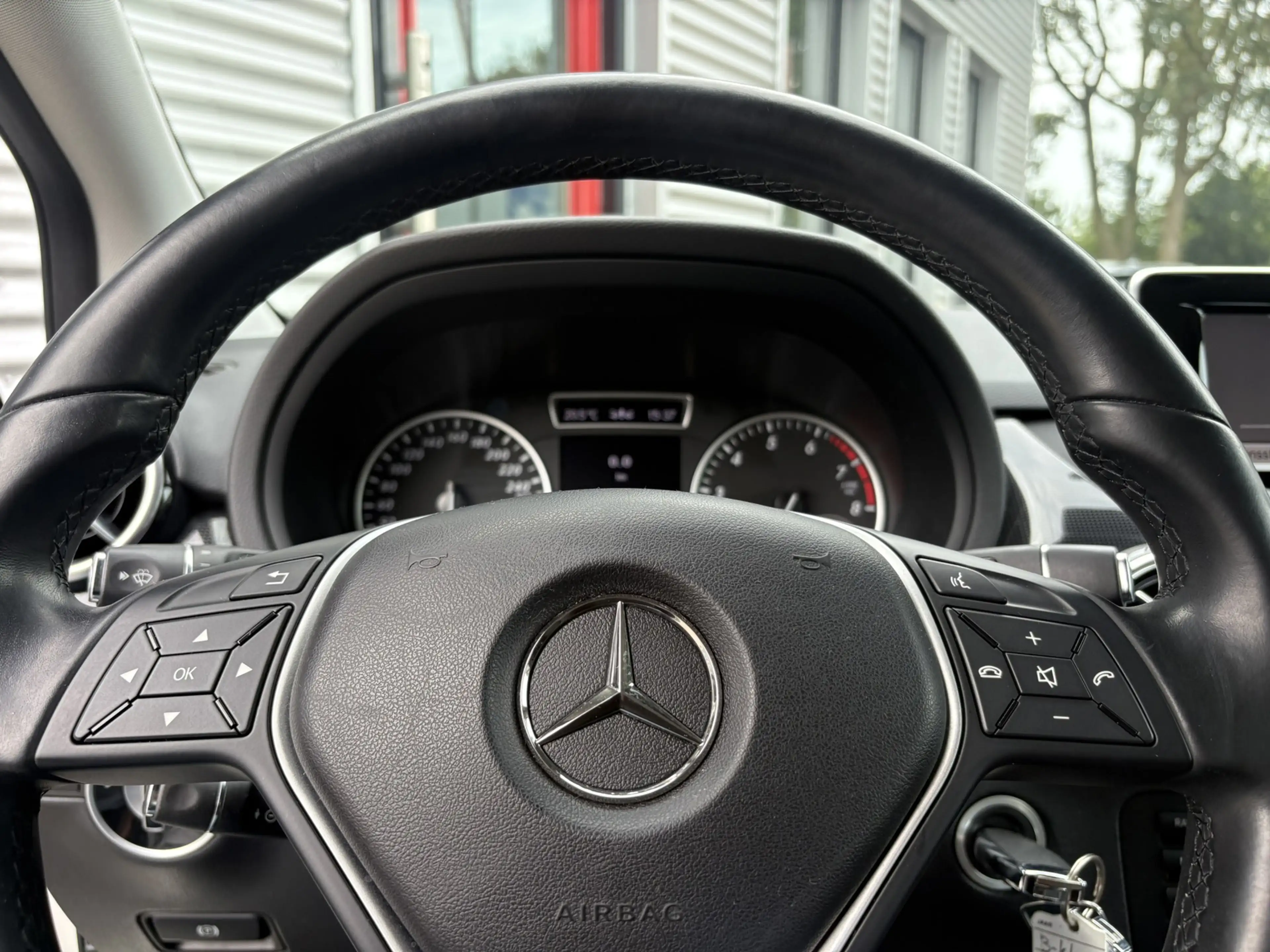 Mercedes-Benz B 180 Ambition -AUTOMAAT-DEALER ONDERHOUDEN-1STE EIGENAA — photo 16