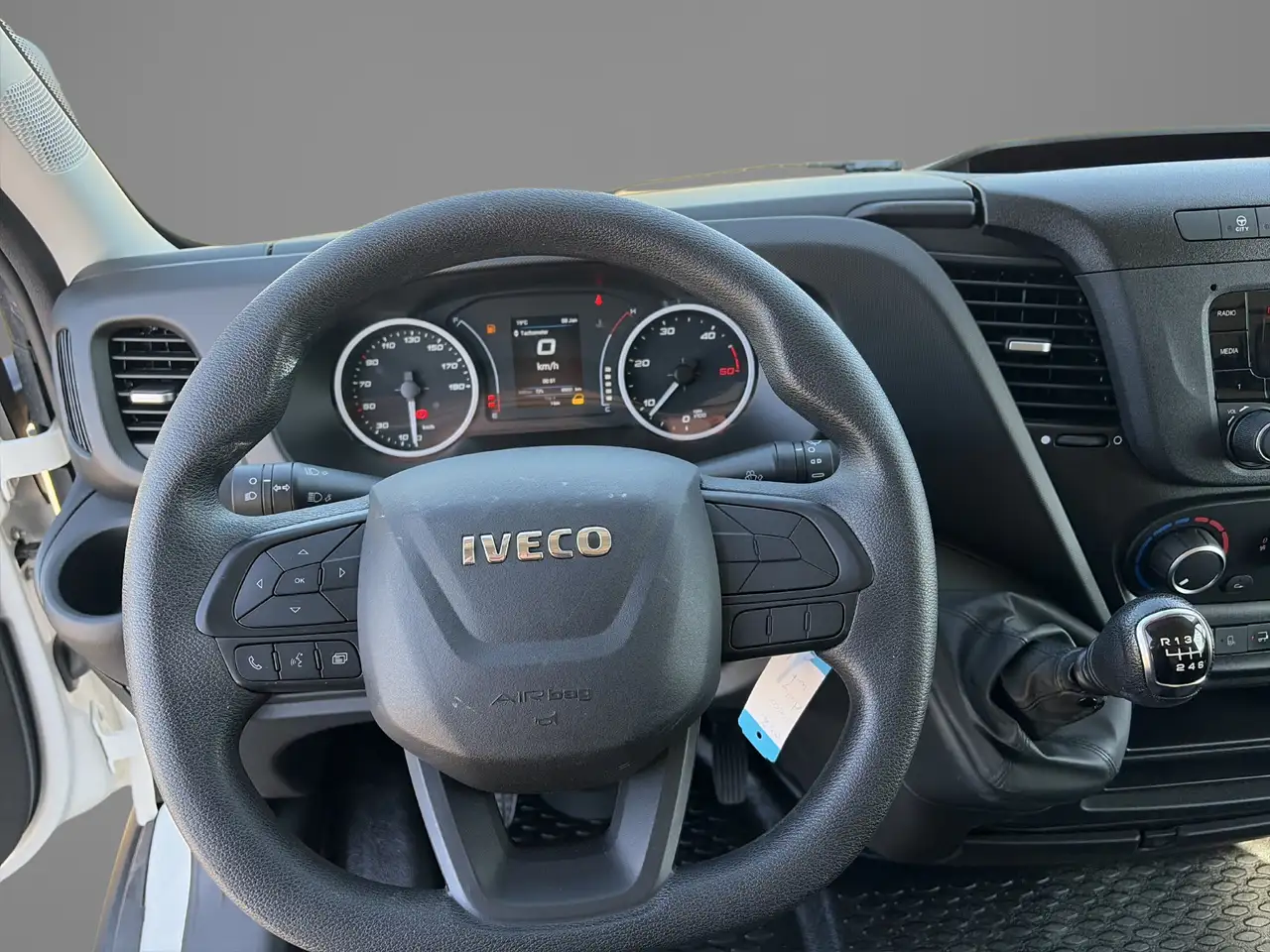 Iveco Daily 2022 — фото 19
