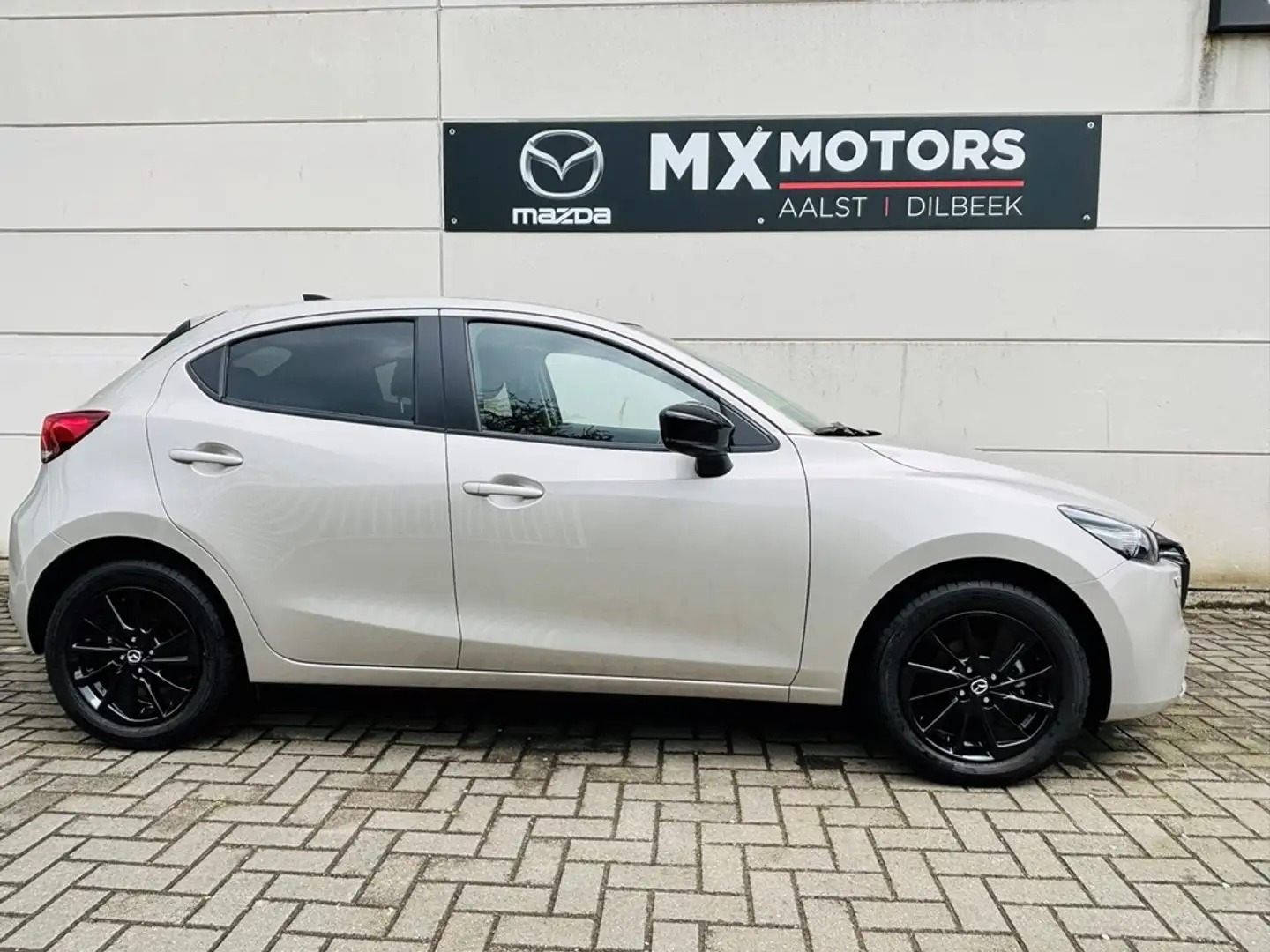 Mazda 2 1.5 e-SkyG 90 pk Mild Hybrid * Homura * Zilver - 2