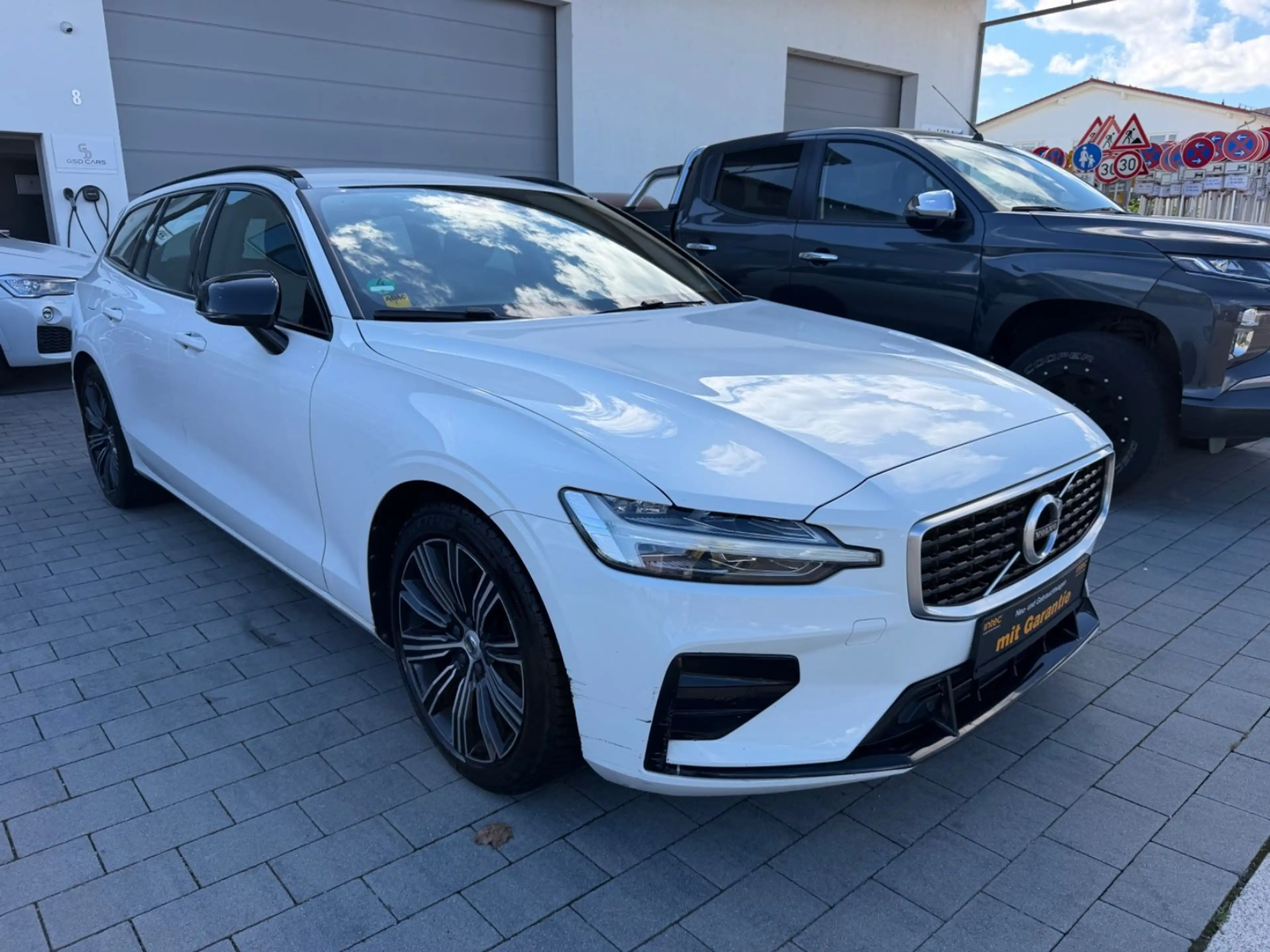 Volvo V60 Kombi R Design LED LEDER NAVI AUTOMATIK — photo 6