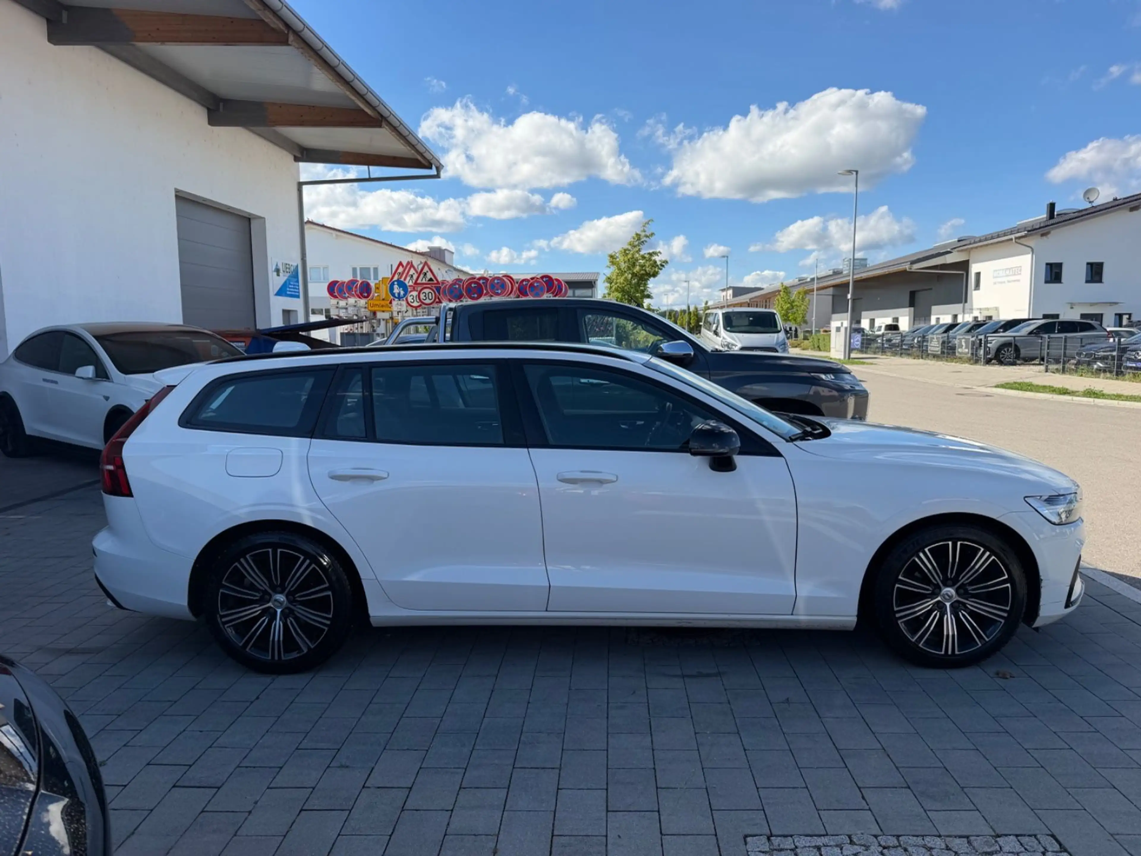Volvo V60 Kombi R Design LED LEDER NAVI AUTOMATIK — photo 5