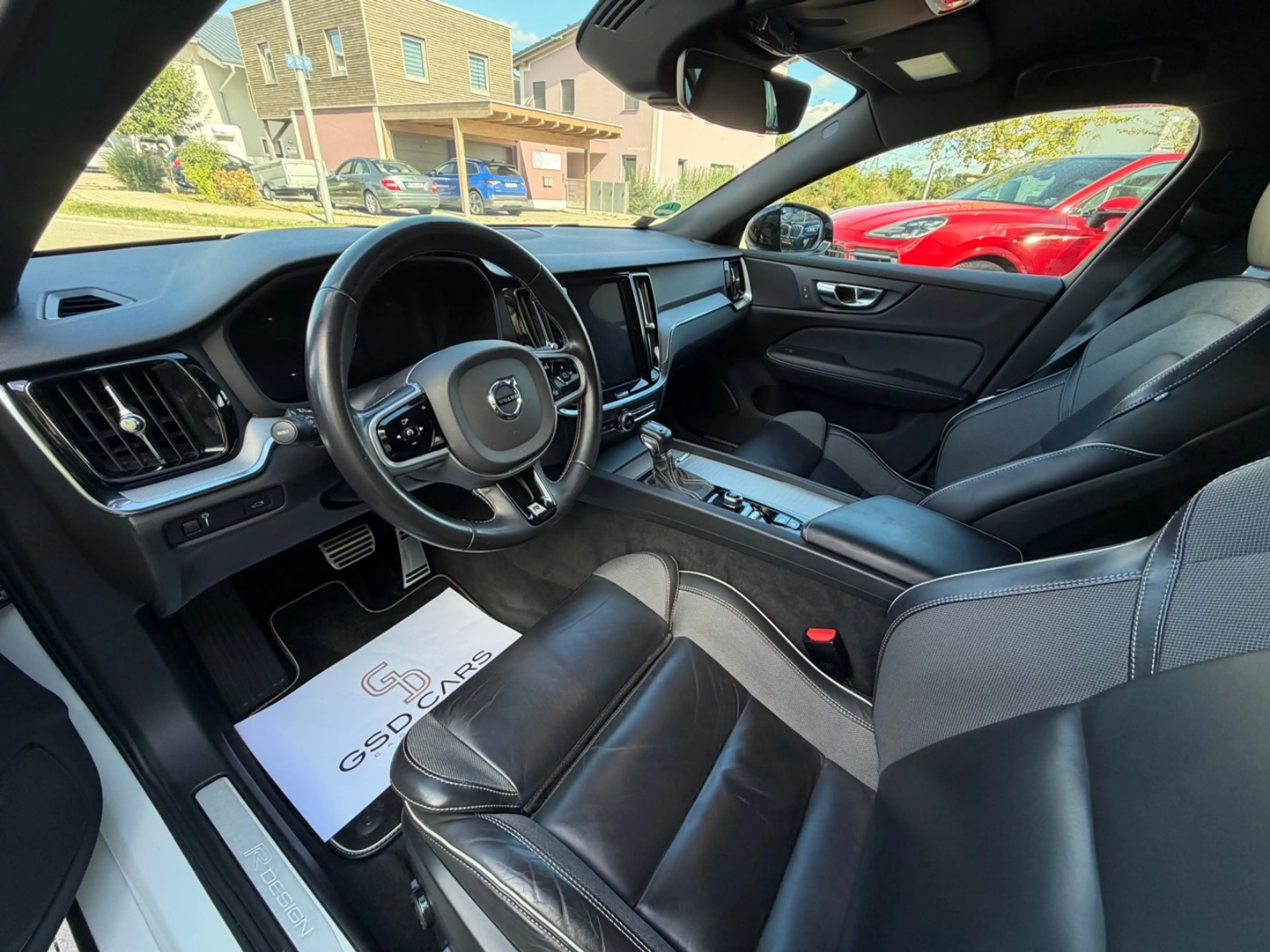 Volvo V60 Kombi R Design LED LEDER NAVI AUTOMATIK — photo 9