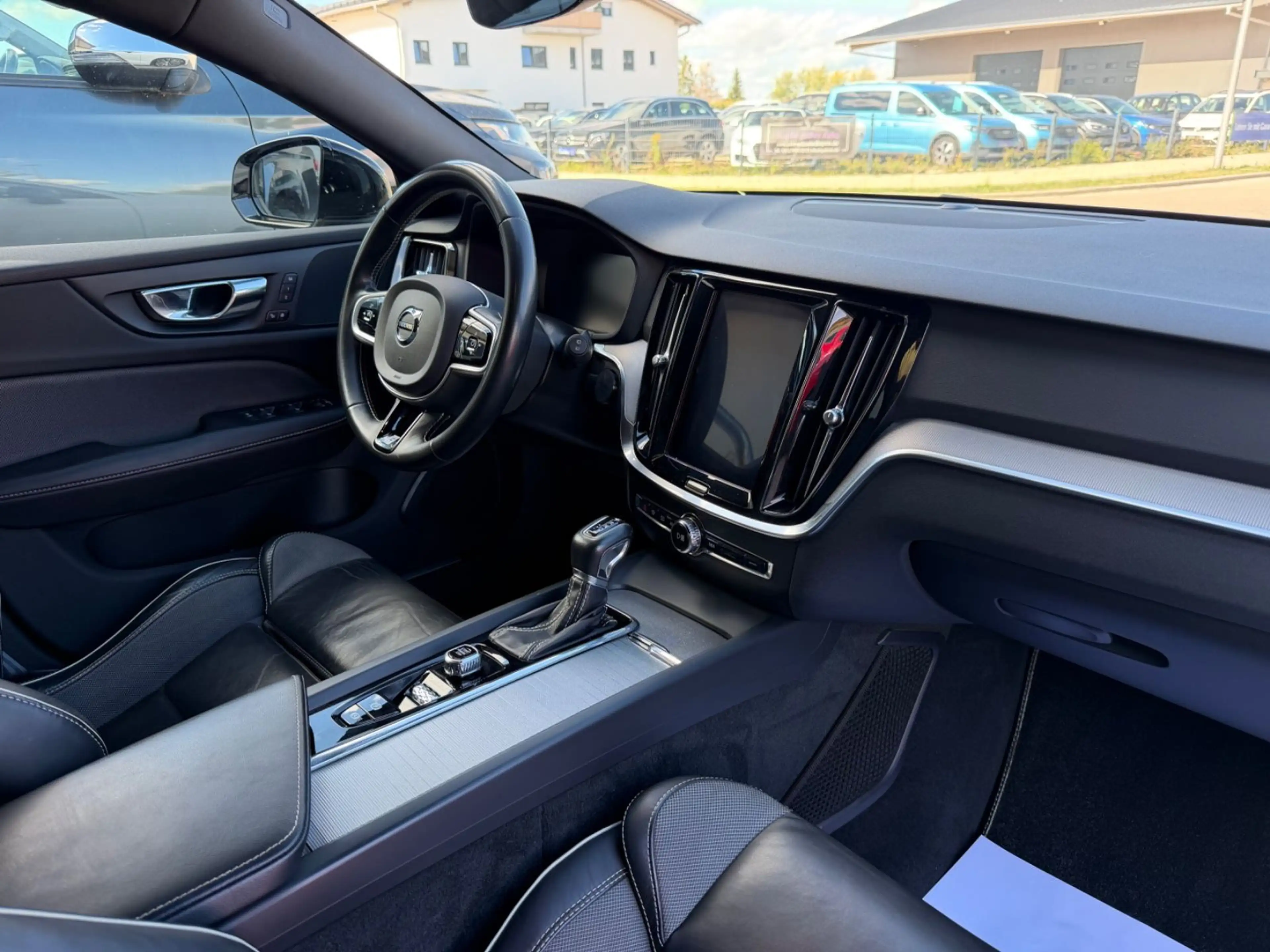 Volvo V60 Kombi R Design LED LEDER NAVI AUTOMATIK — photo 13