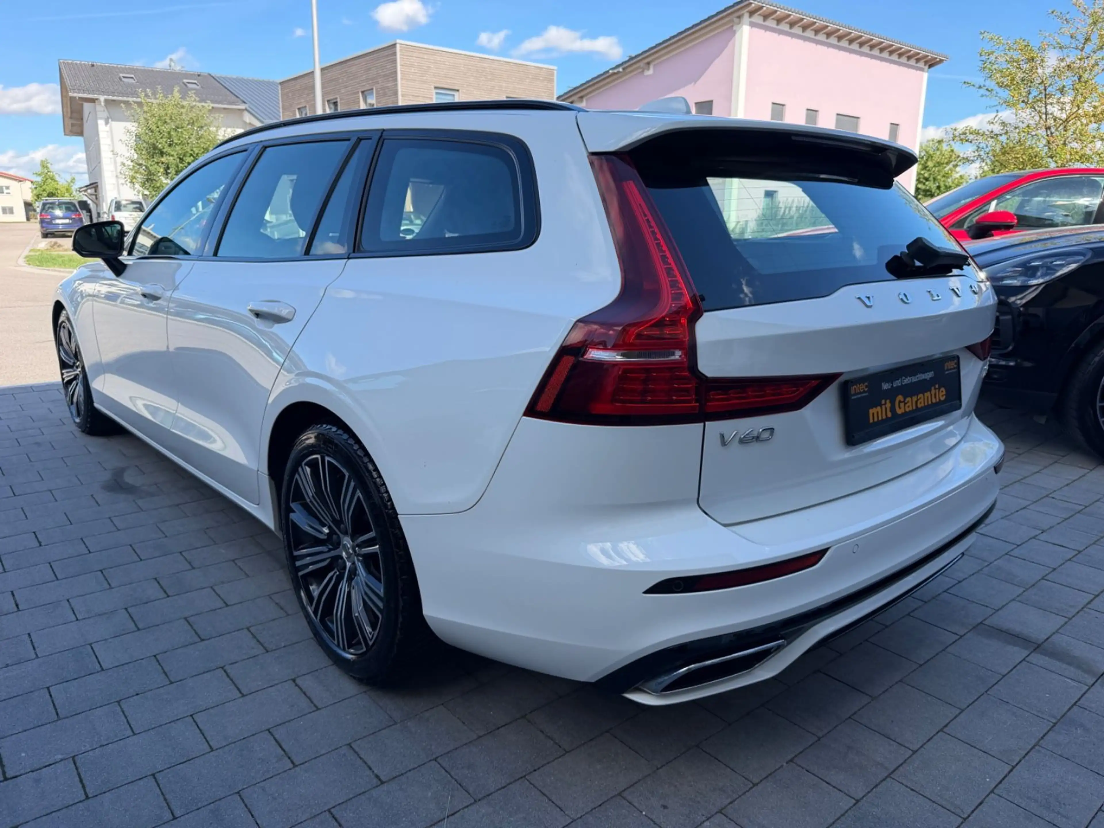 Volvo V60 Kombi R Design LED LEDER NAVI AUTOMATIK — photo 3