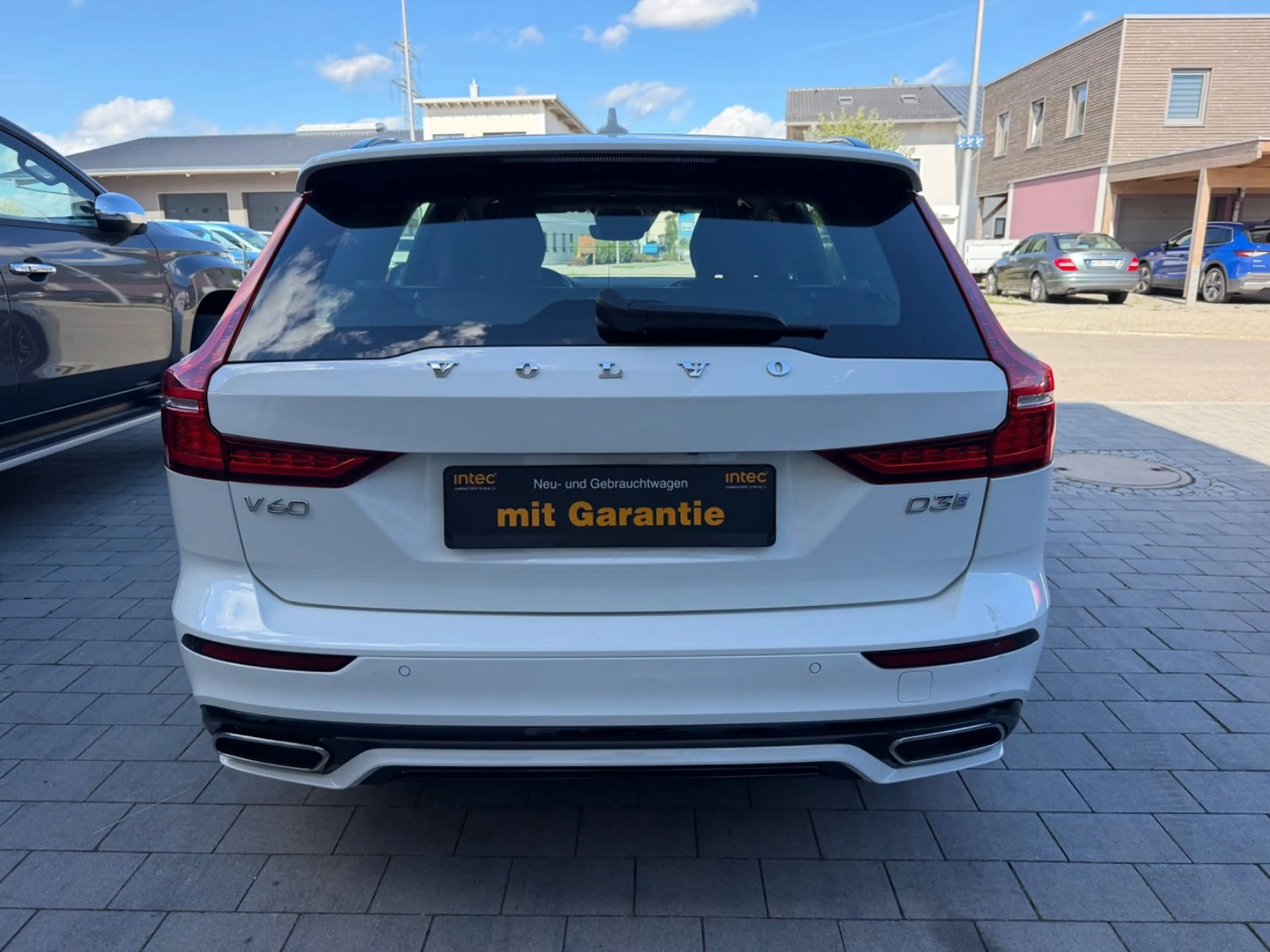 Volvo V60 Kombi R Design LED LEDER NAVI AUTOMATIK — photo 8