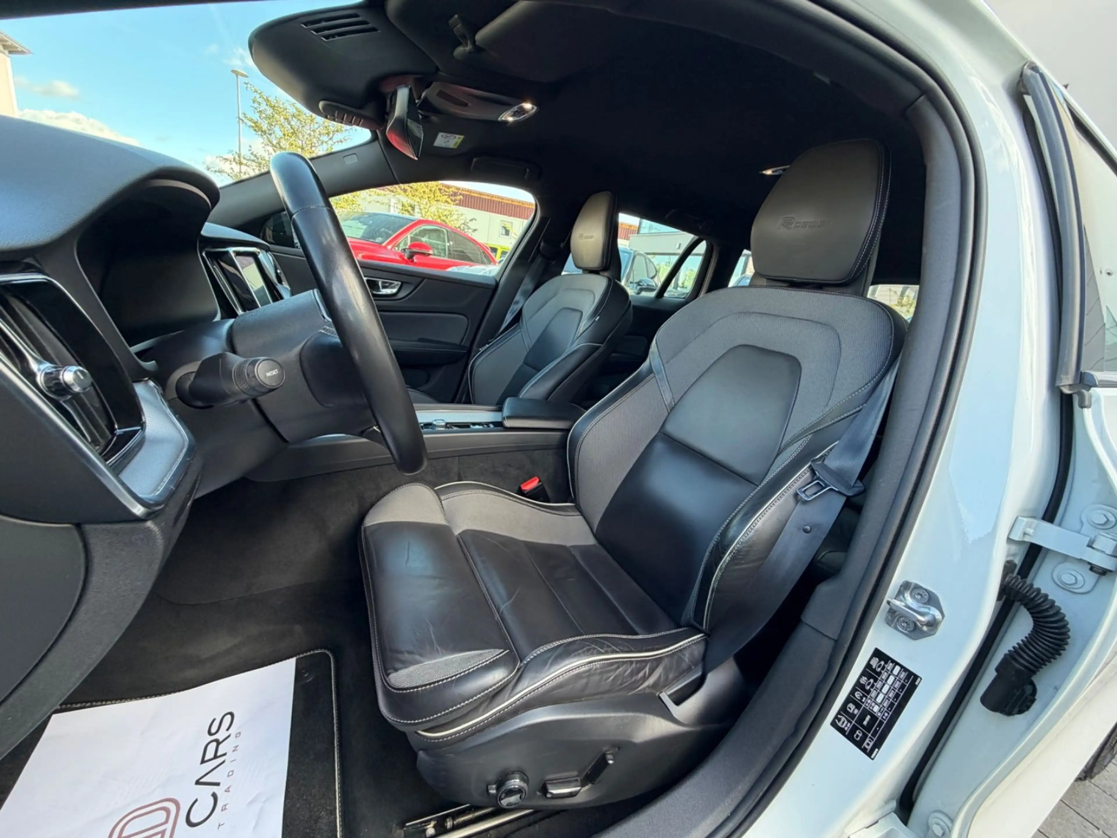 Volvo V60 Kombi R Design LED LEDER NAVI AUTOMATIK — photo 10