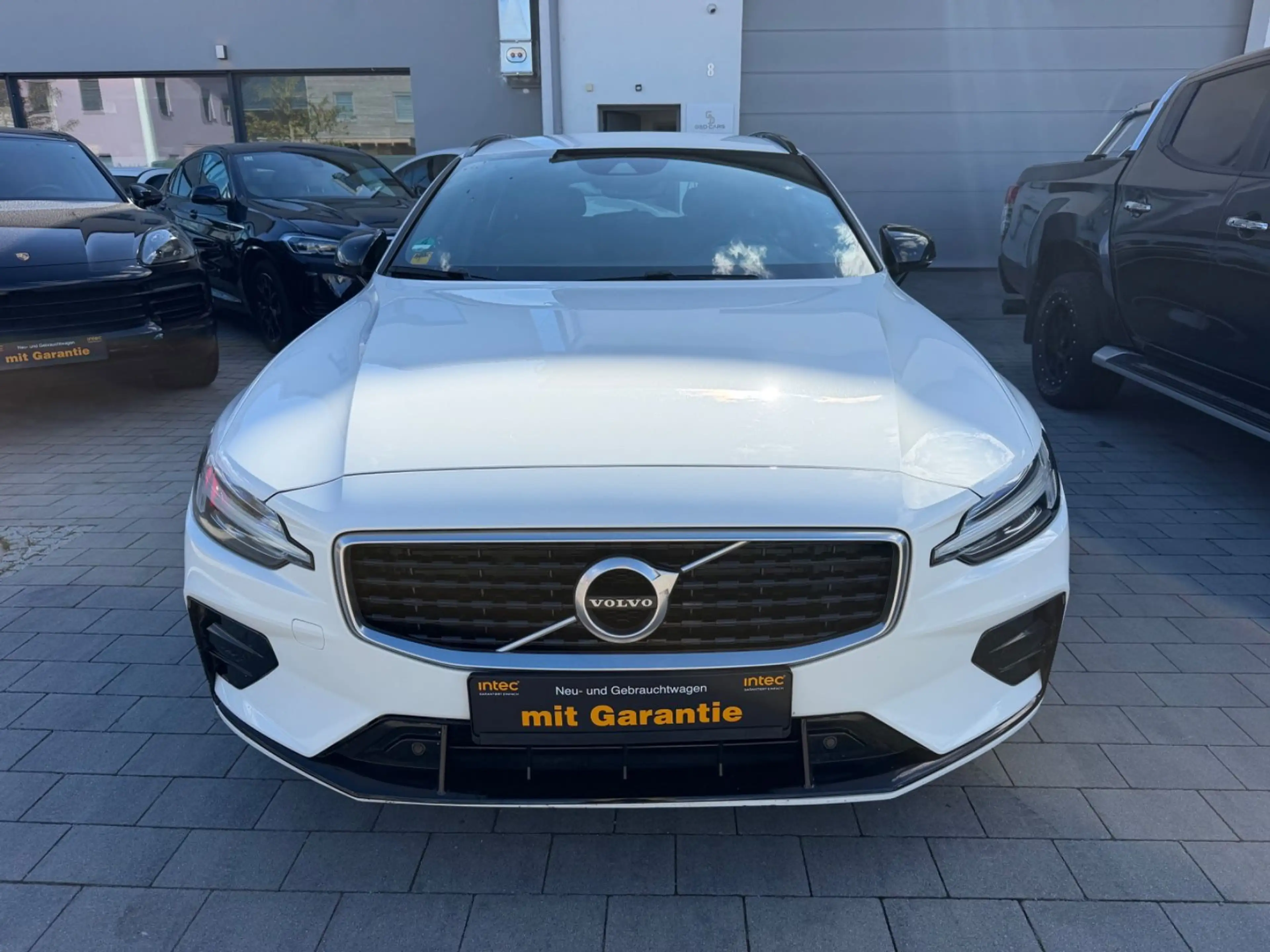 Volvo V60 Kombi R Design LED LEDER NAVI AUTOMATIK — photo 7