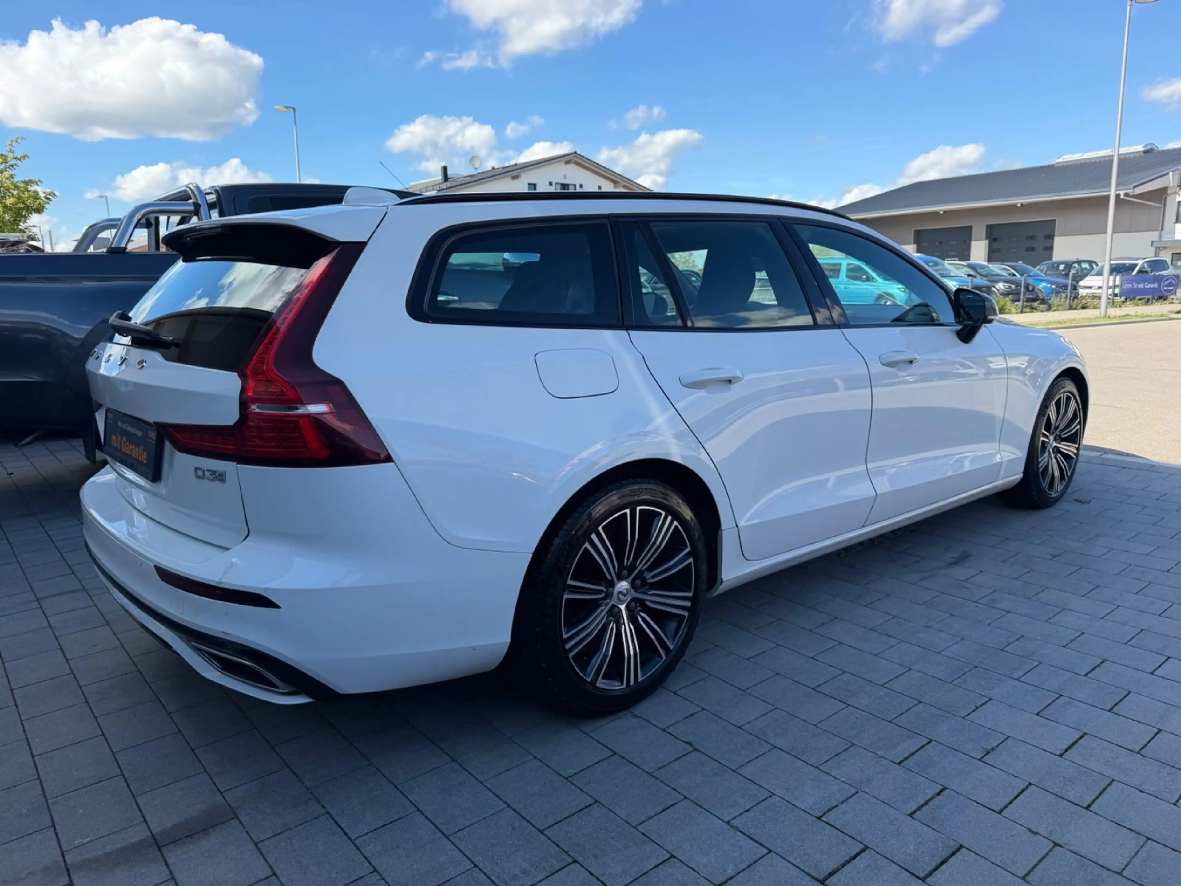 Volvo V60 Kombi R Design LED LEDER NAVI AUTOMATIK — photo 4