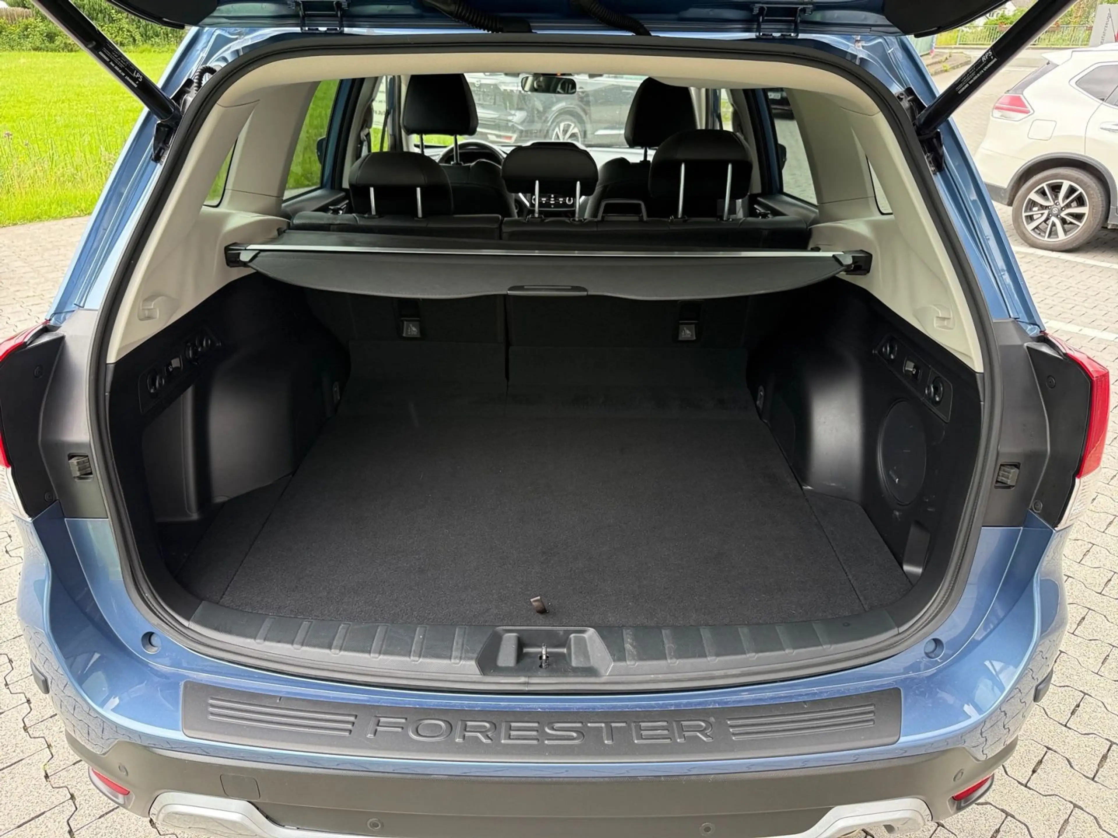 Subaru Forester 2.0ie Platinum, Leder, Kamera, PGD, HK — photo 13