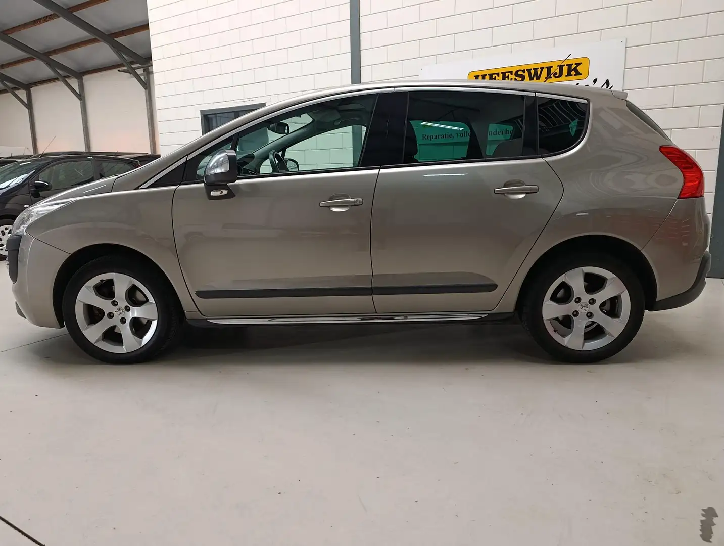 Peugeot 3008 1.6 THP GT Grijs - 2