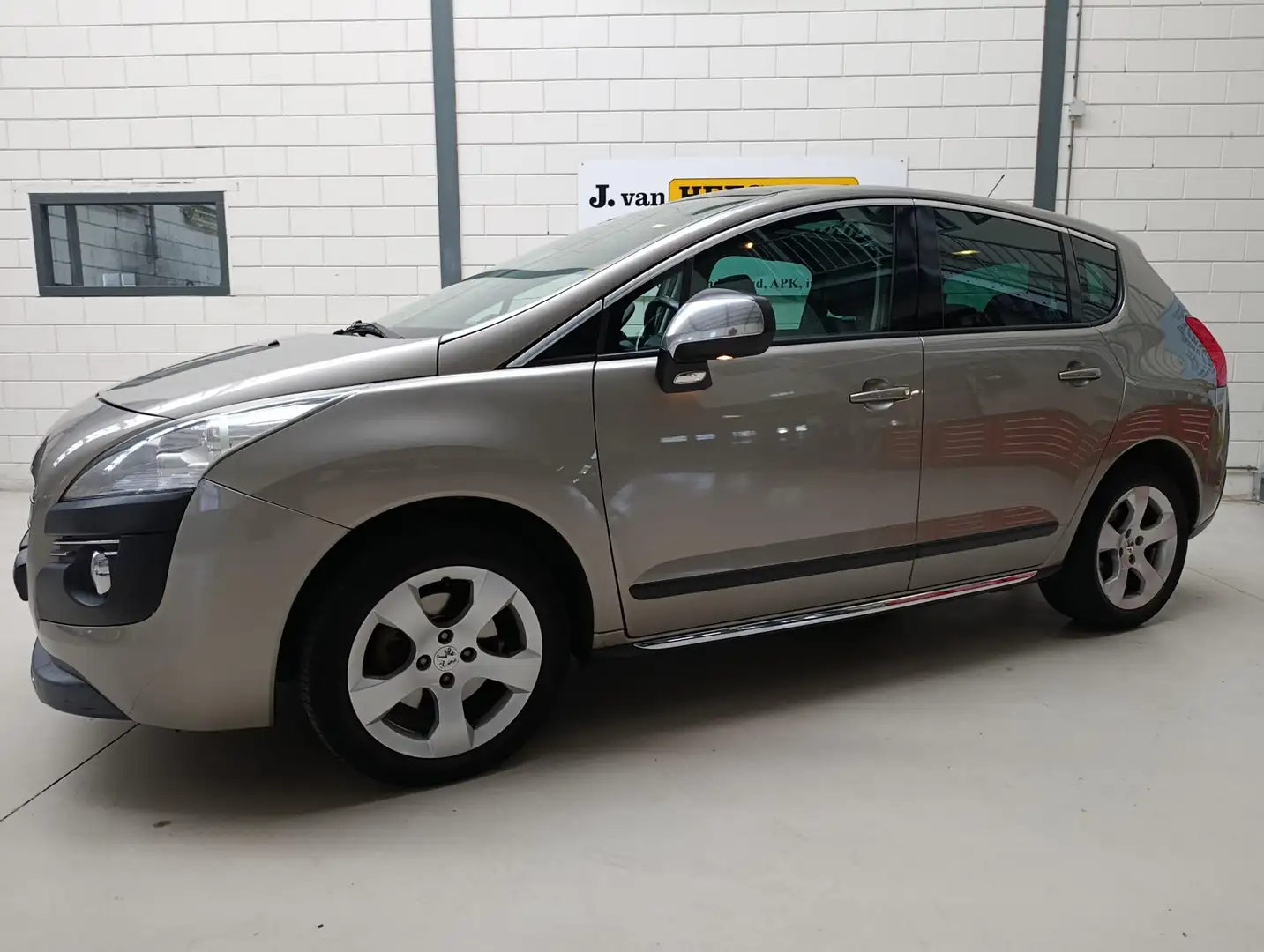 Peugeot 3008 1.6 THP GT Grijs - 1