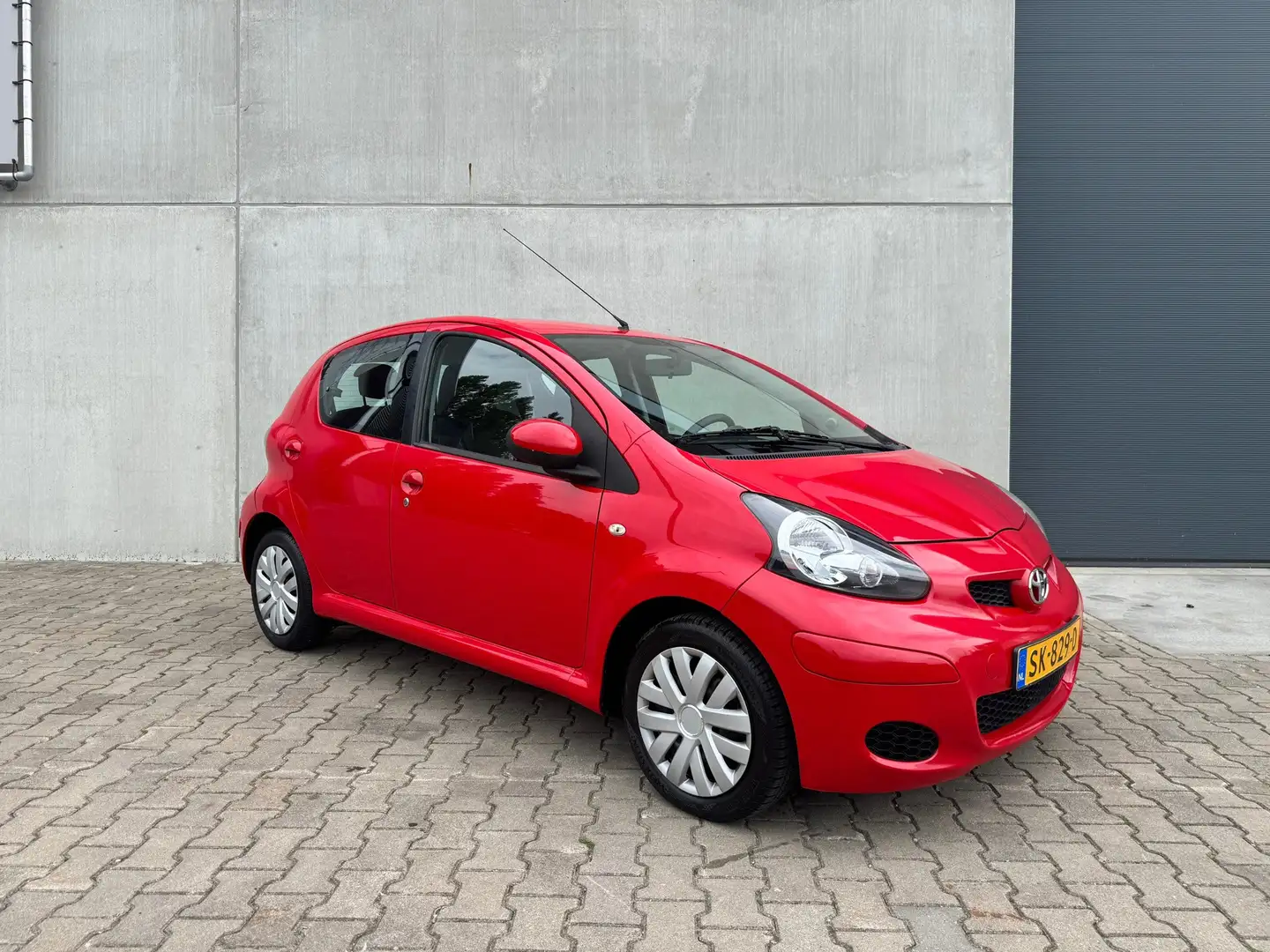 Toyota Aygo 1.0-12V Access, ELEK PAKKET, 5 DEURS, APK, Rojo - 1