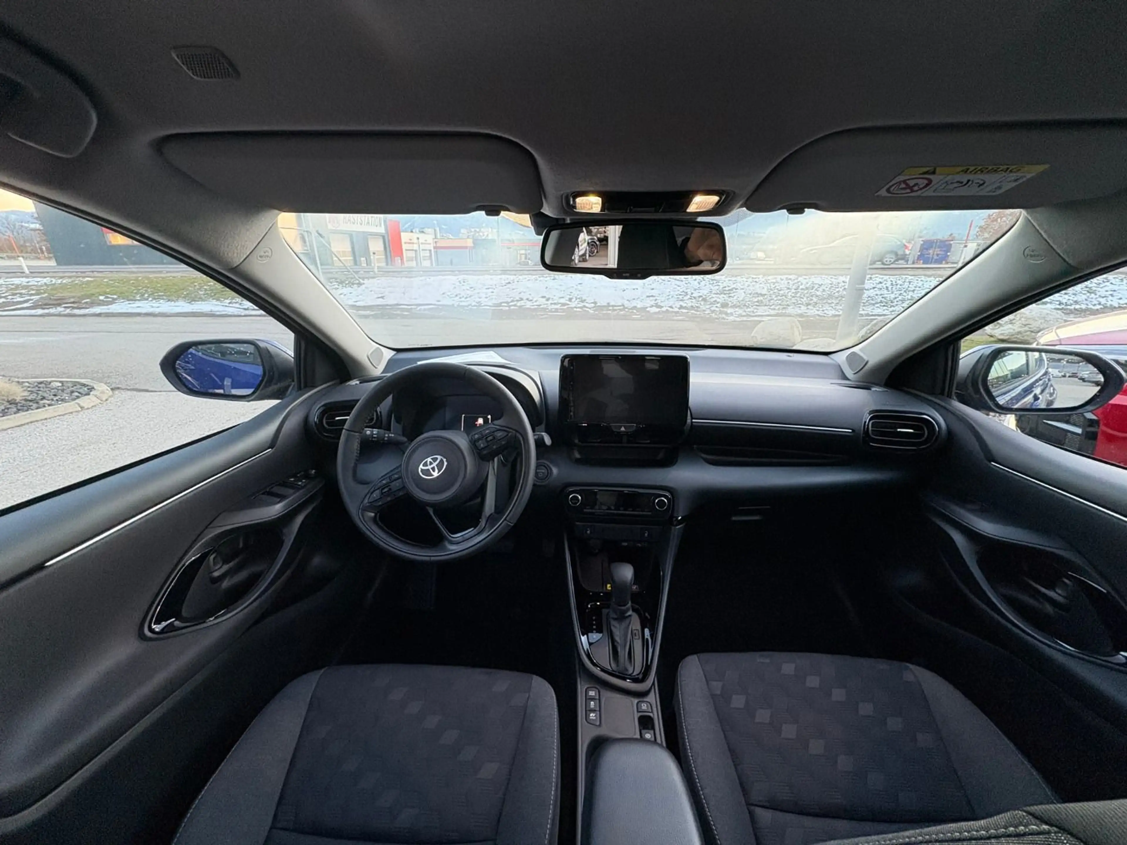 Toyota Yaris - 1,5 l, 116 PS 5-tg. Active Drive — photo 9