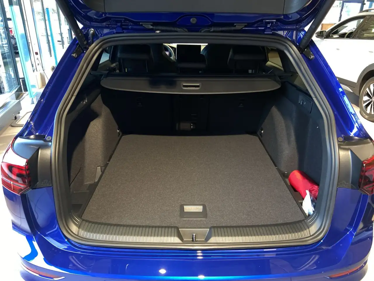 Volkswagen Golf Variant R-Line DSG *AHK*AV*BLACK STYLE*BUS. 13