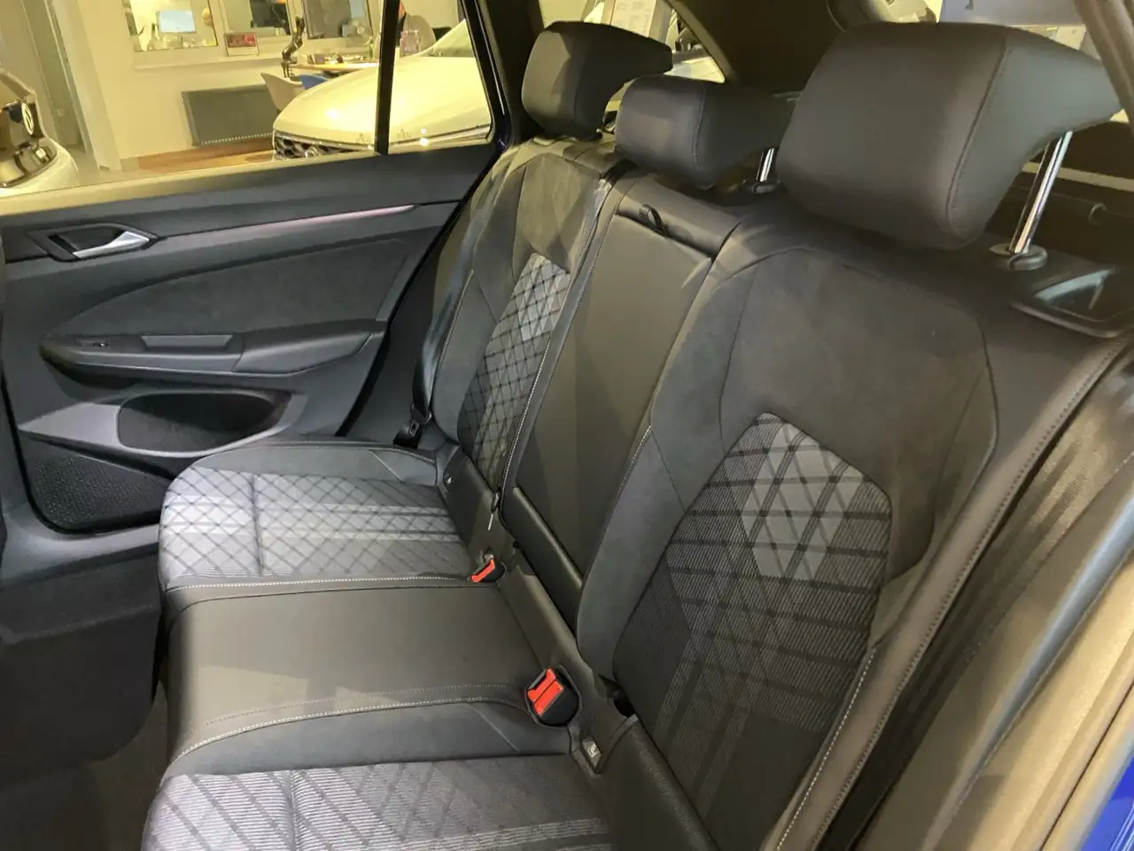 Volkswagen Golf Variant R-Line DSG *AHK*AV*BLACK STYLE*BUS. 14