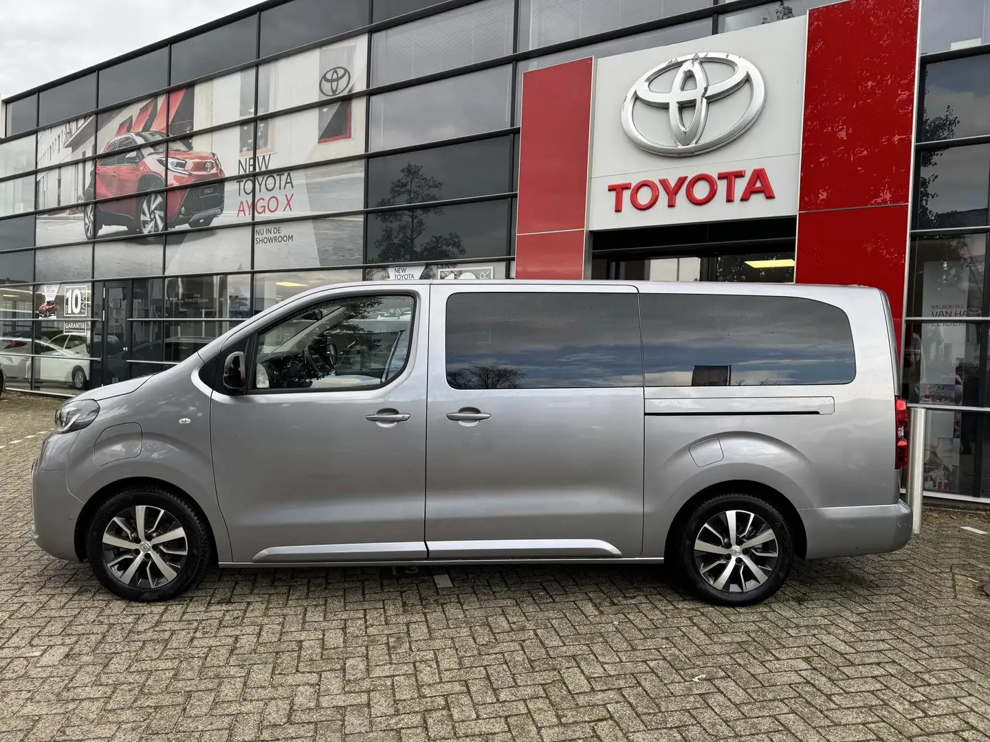 Toyota Proace Verso Long 75kWh 136pk Extra Range Aut Dynamic Grigio - 2