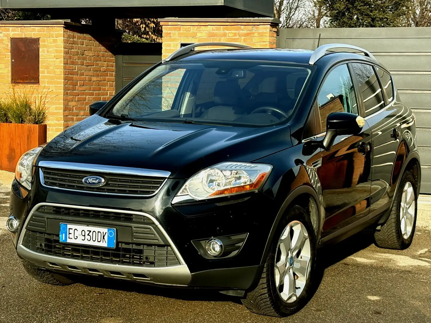 Ford Kuga 2.0D aut-167300km REALI-4x4-Pelle/tessuto-EURO 5- Nero - 2